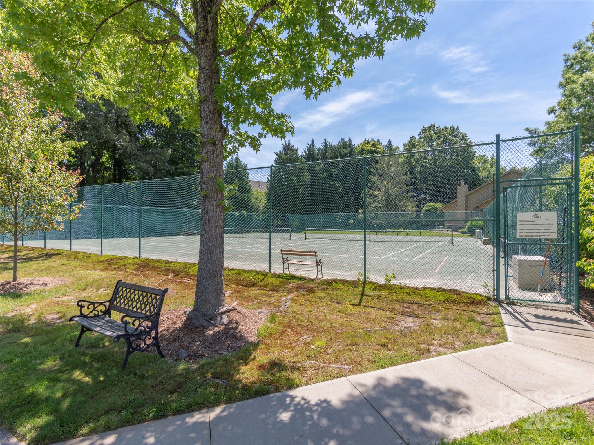 303 N Scarlet Oak Lane