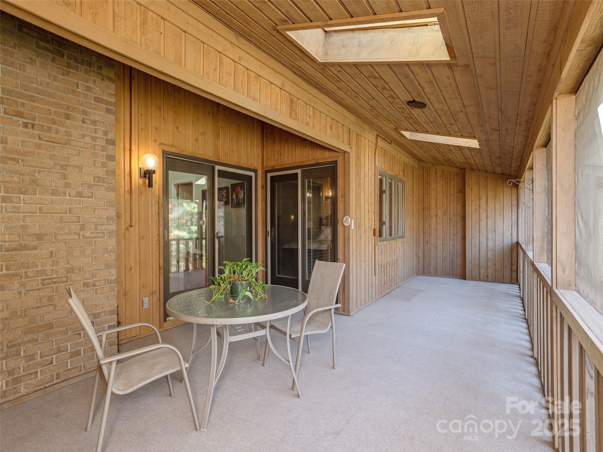 303 N Scarlet Oak Lane