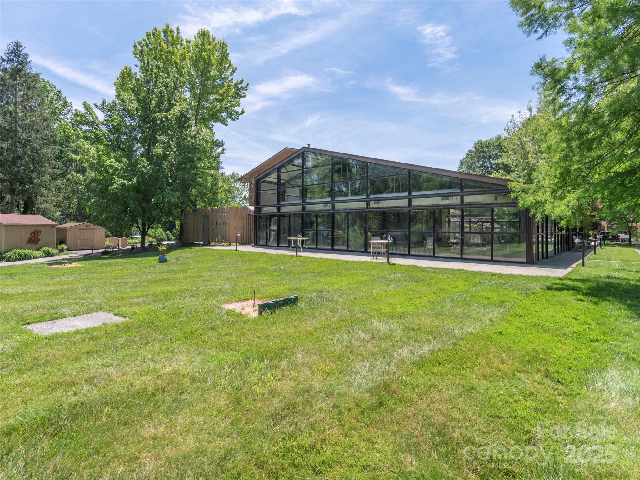303 N Scarlet Oak Lane