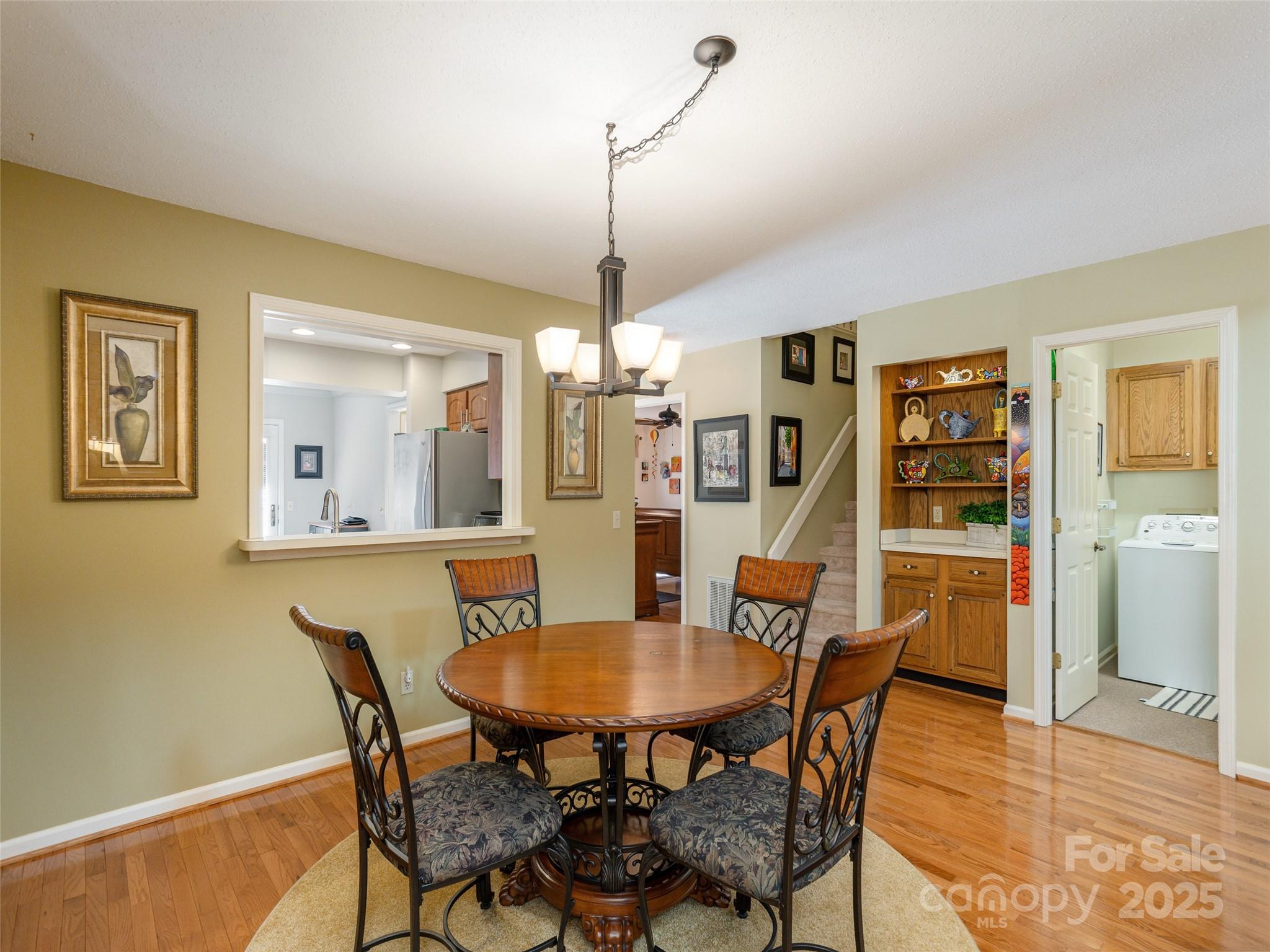 303 N Scarlet Oak Lane
