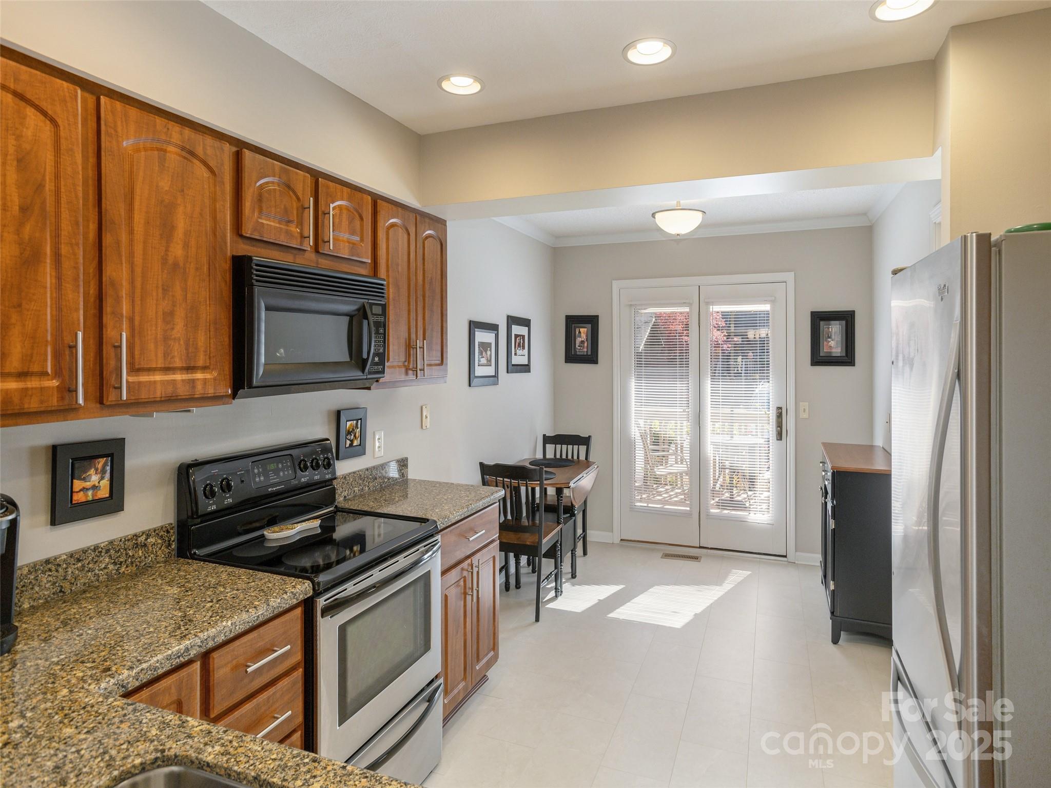 303 N Scarlet Oak Lane