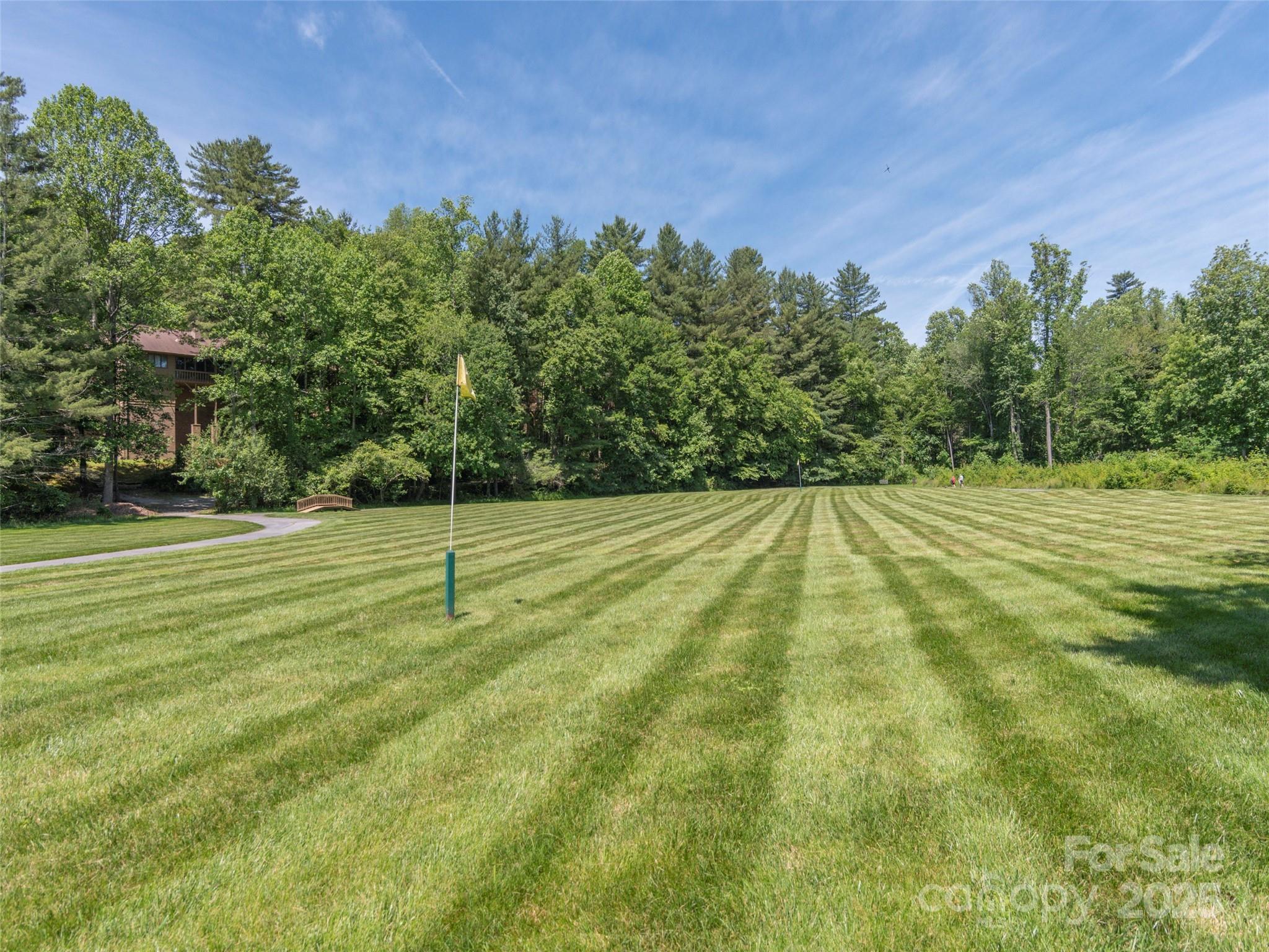 303 N Scarlet Oak Lane