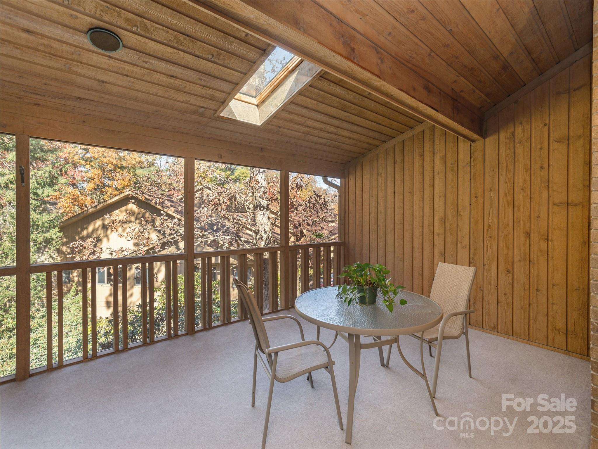 303 N Scarlet Oak Lane