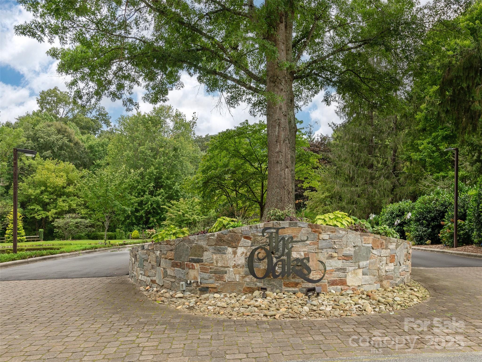 303 N Scarlet Oak Lane