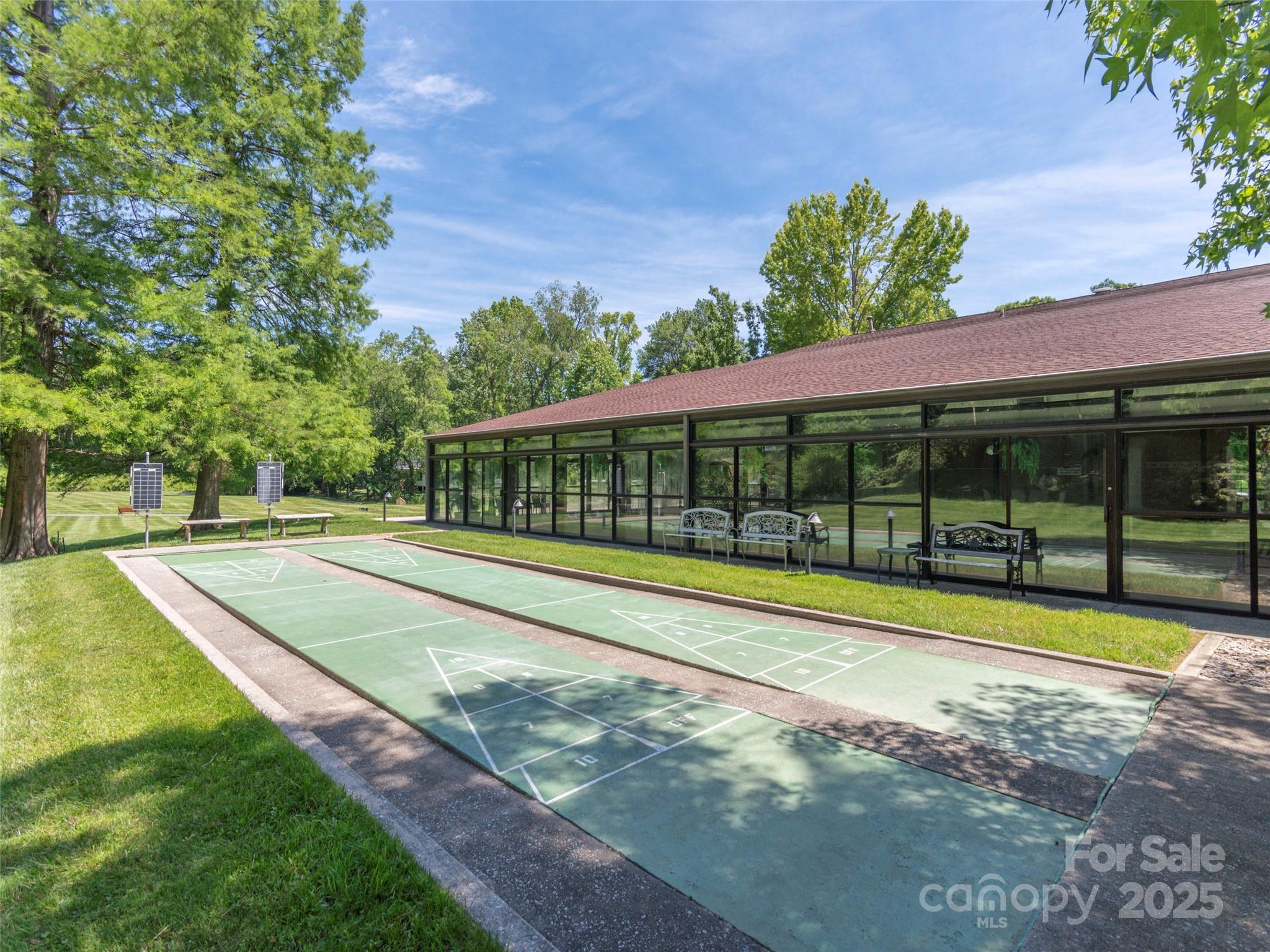 303 N Scarlet Oak Lane