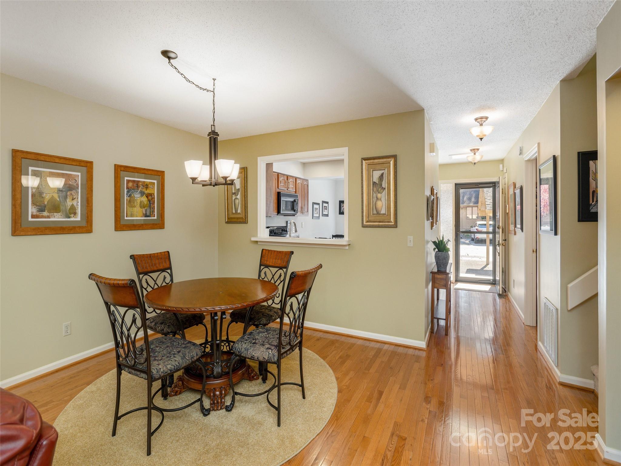 303 N Scarlet Oak Lane