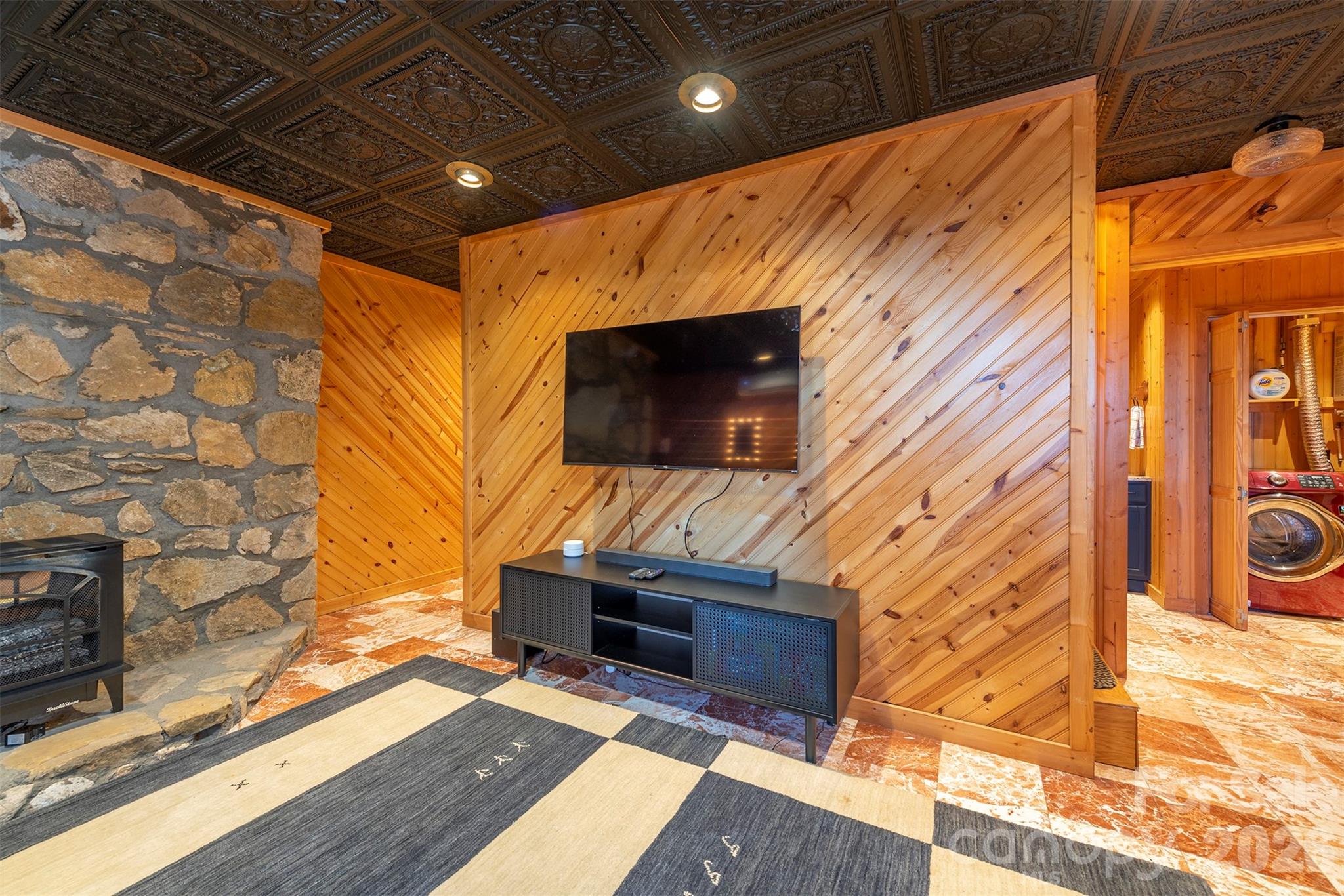 2338 El Miner Drive