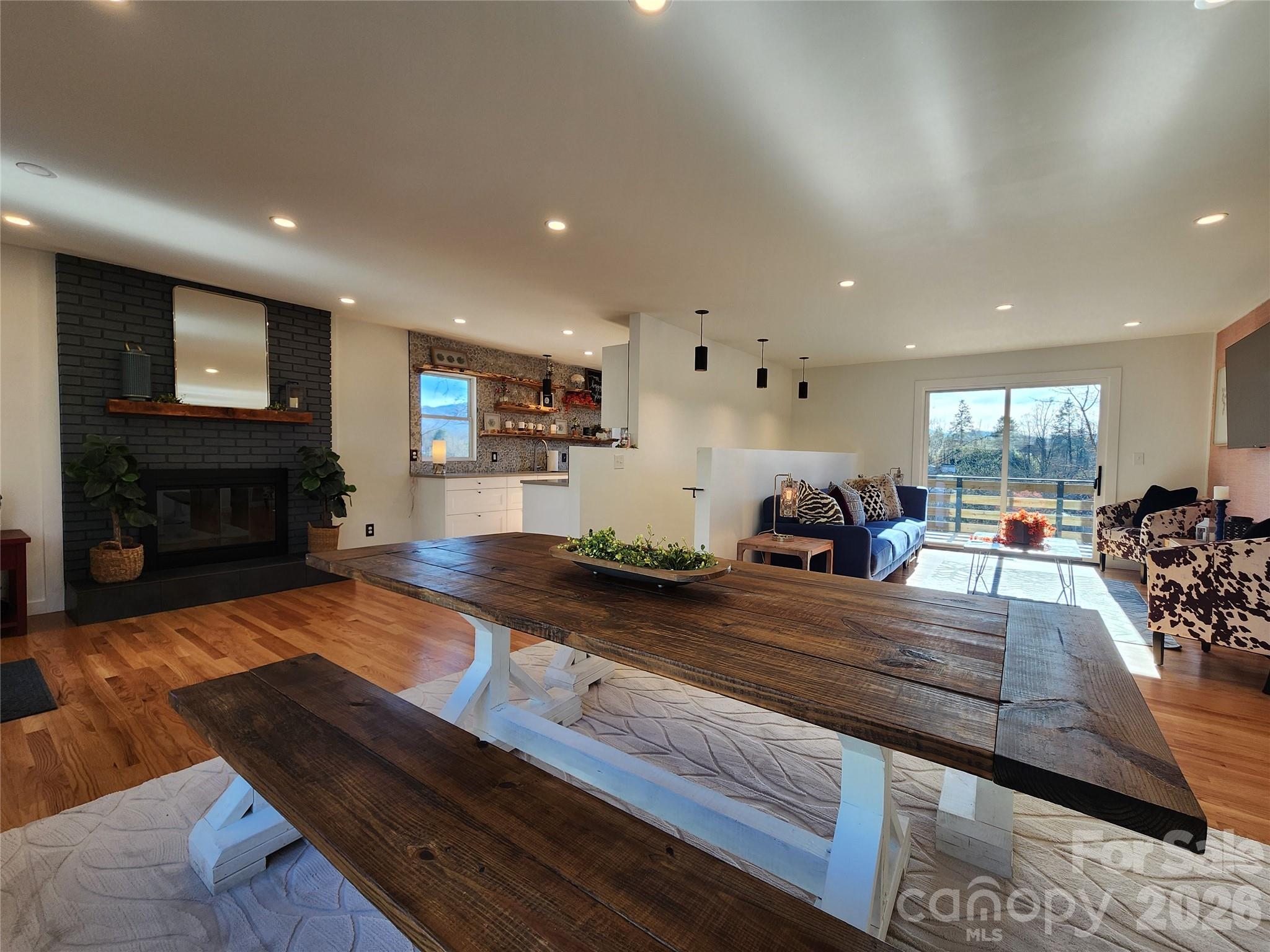 113 Hillside Street