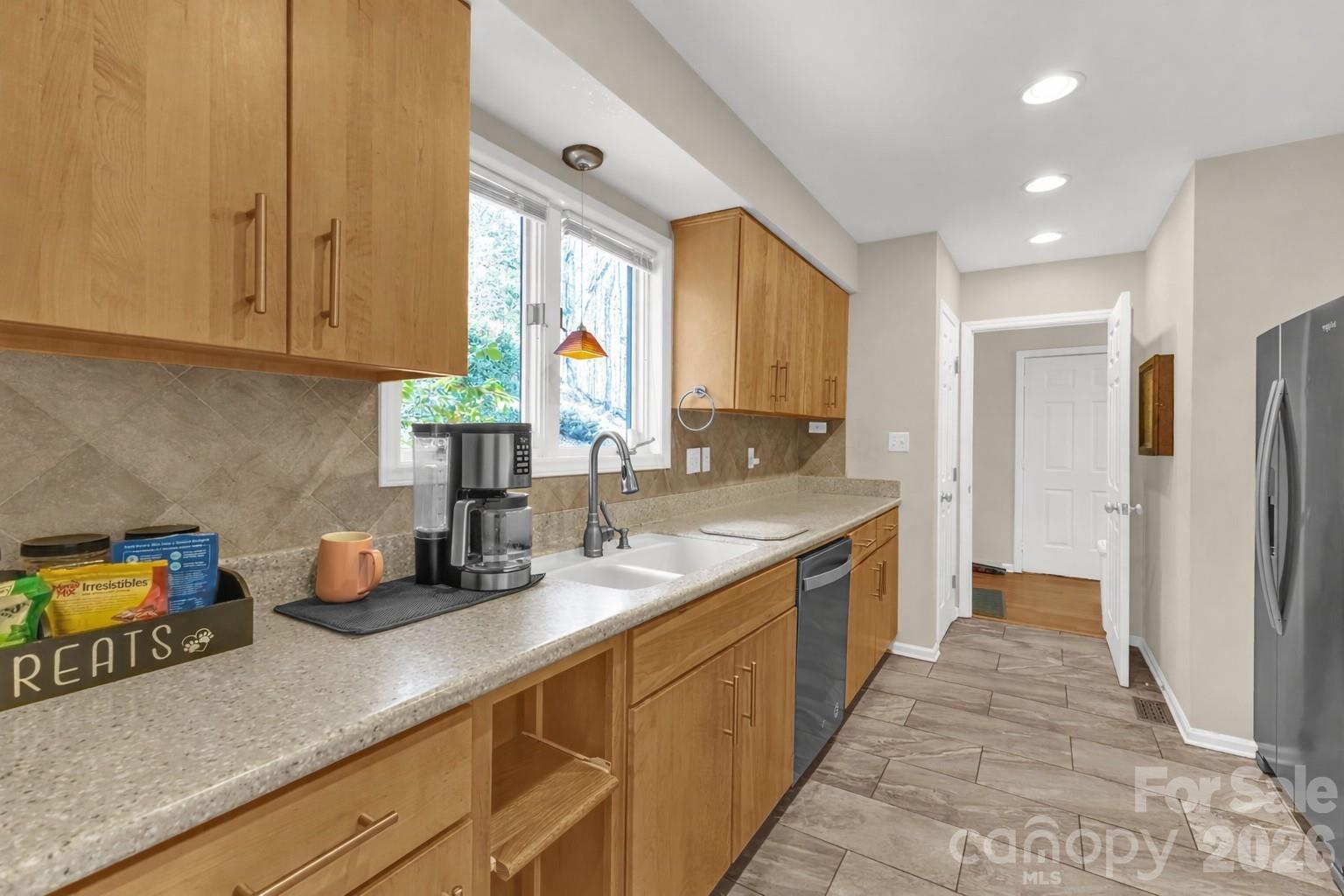 11 Poplar Drive