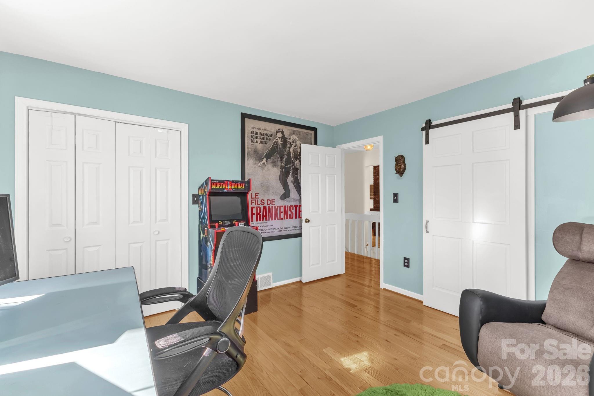 11 Poplar Drive