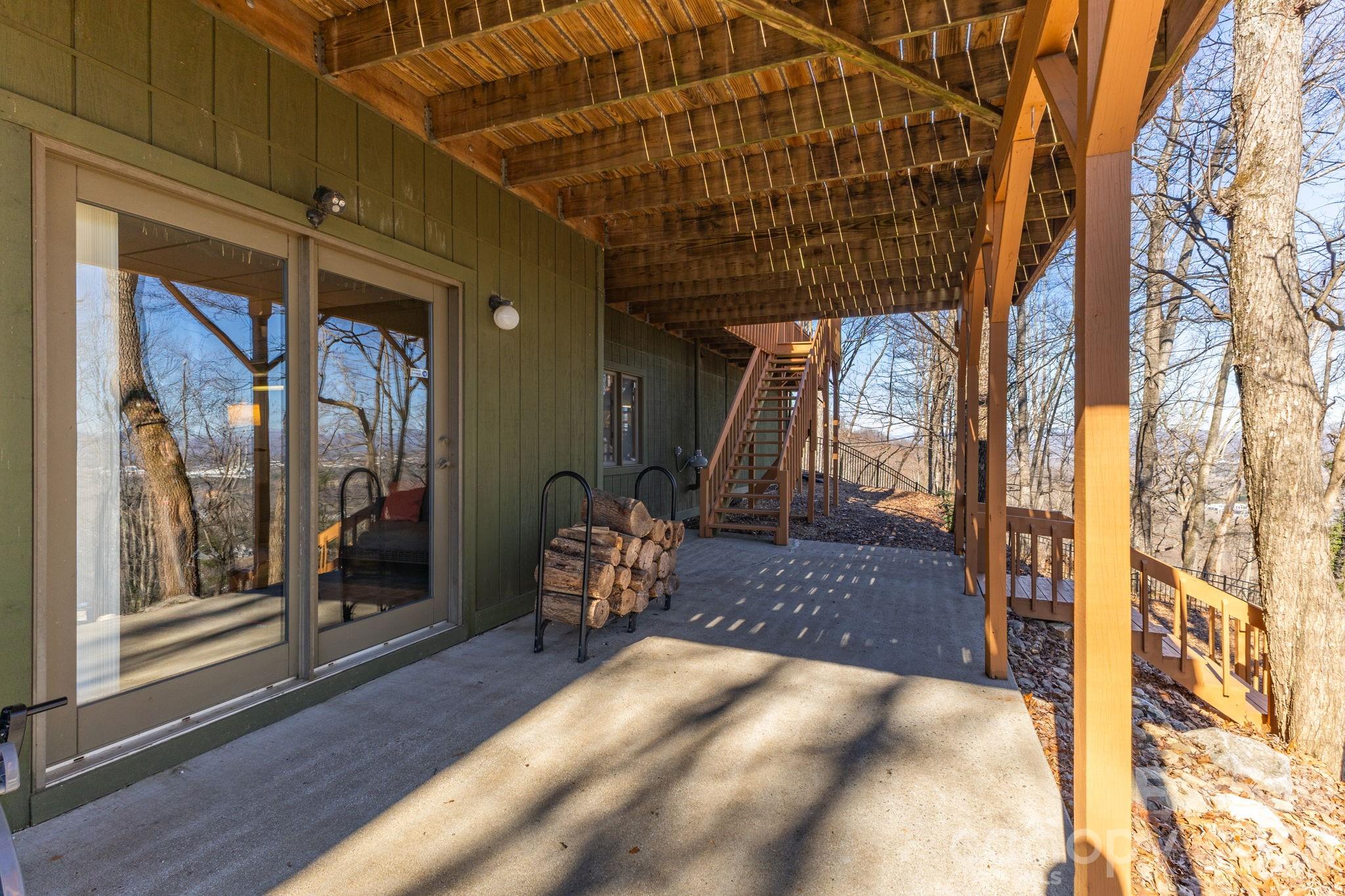 11 Poplar Drive