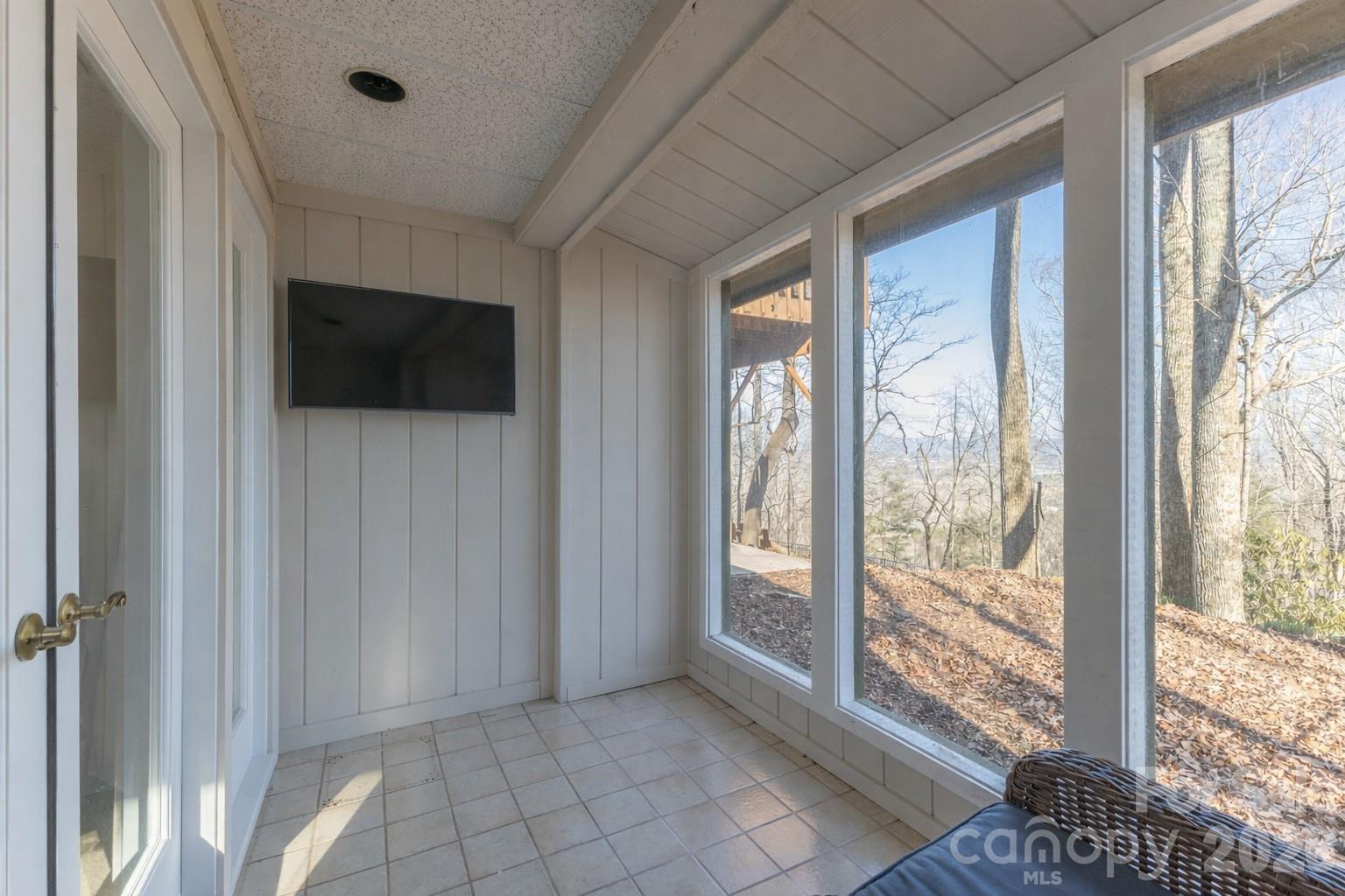 11 Poplar Drive