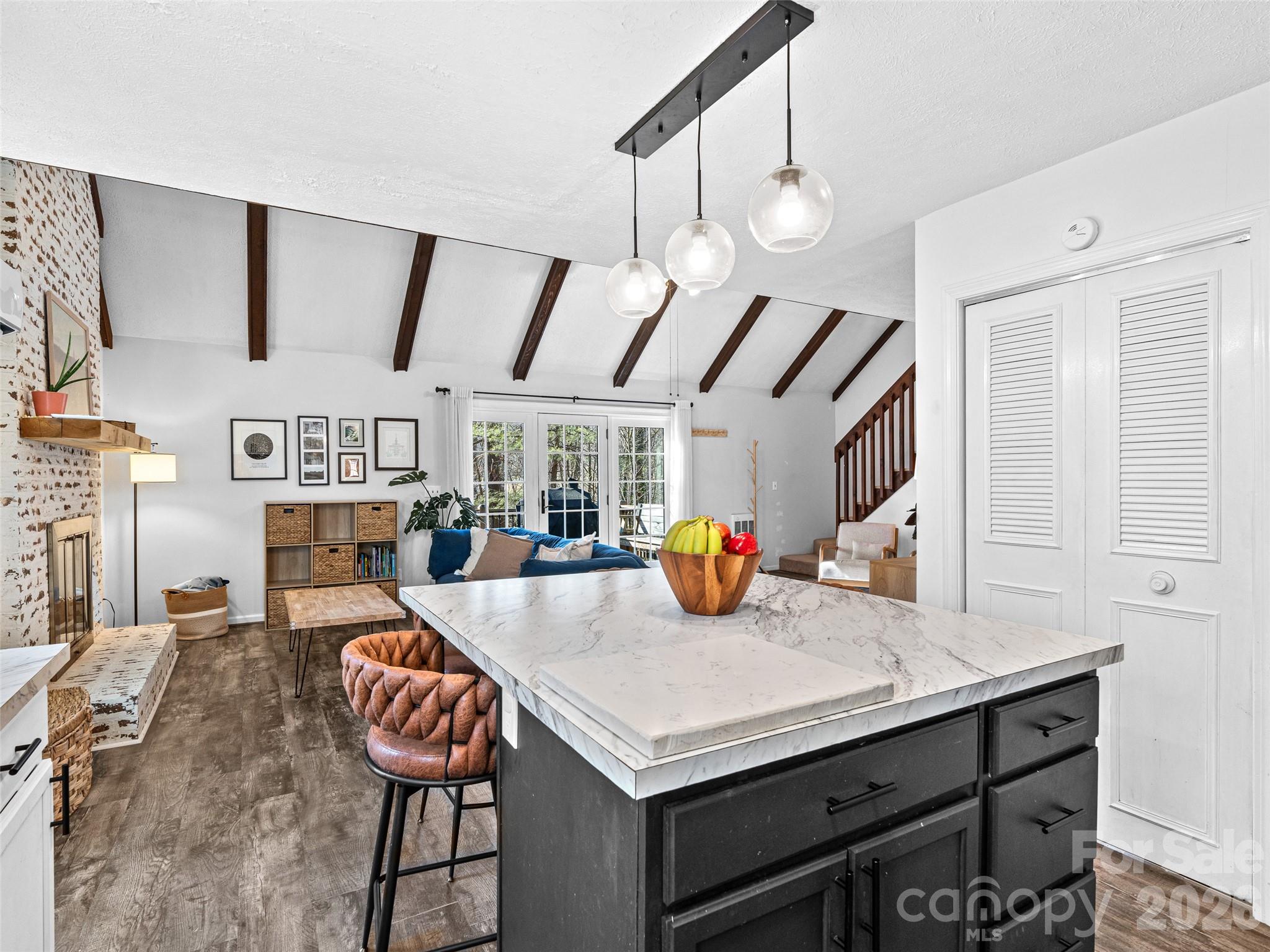 1 Thornwood Lane