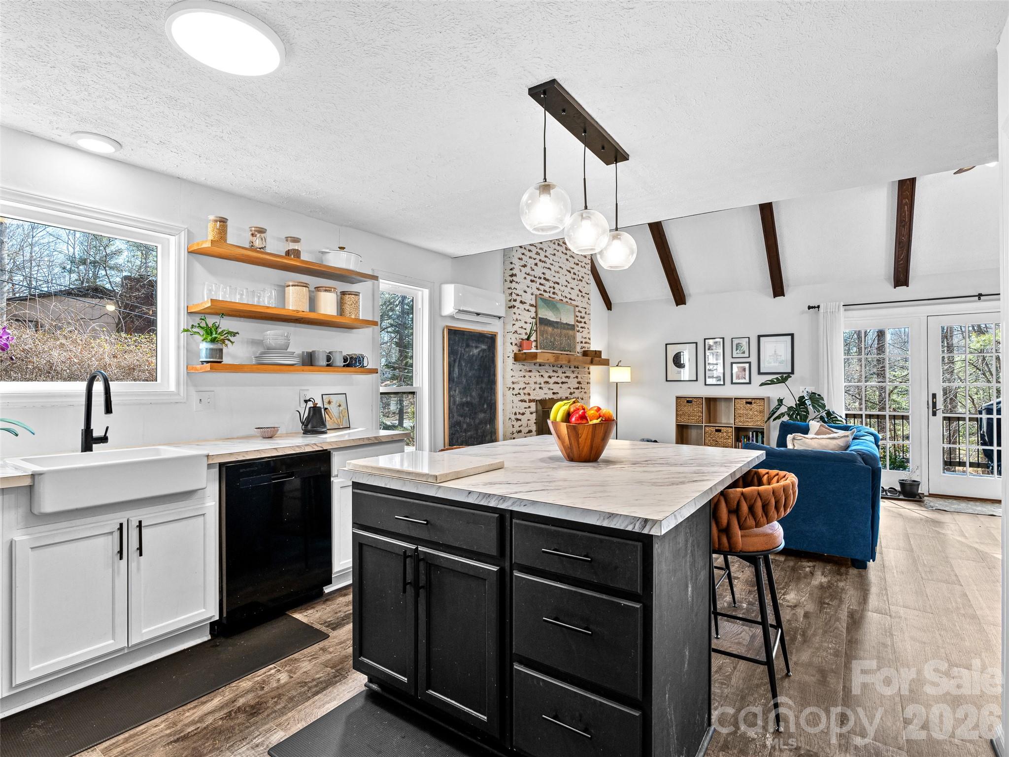 1 Thornwood Lane