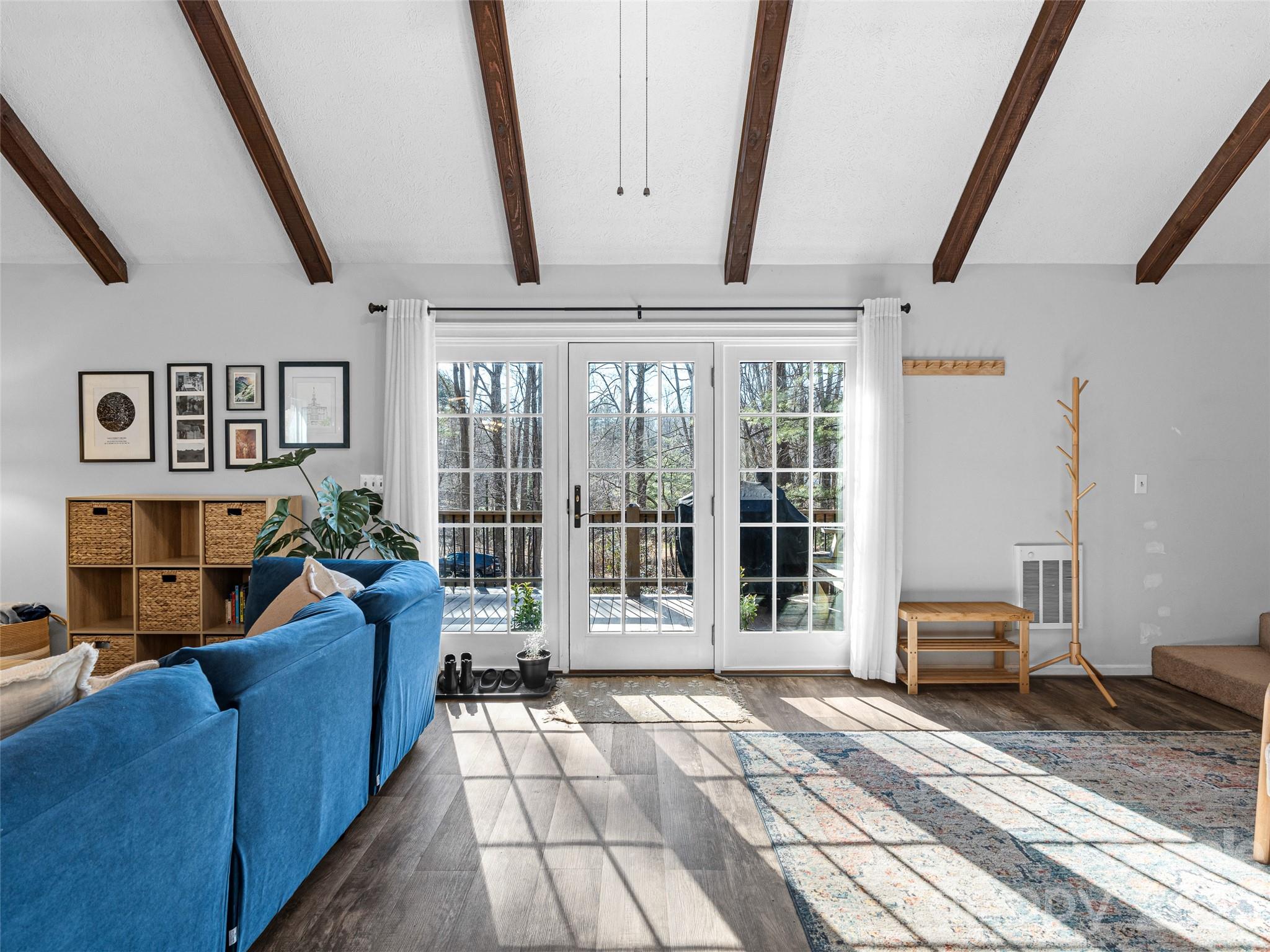 1 Thornwood Lane