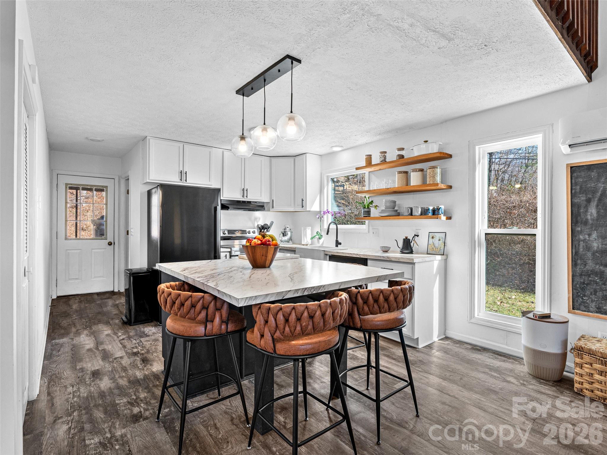 1 Thornwood Lane