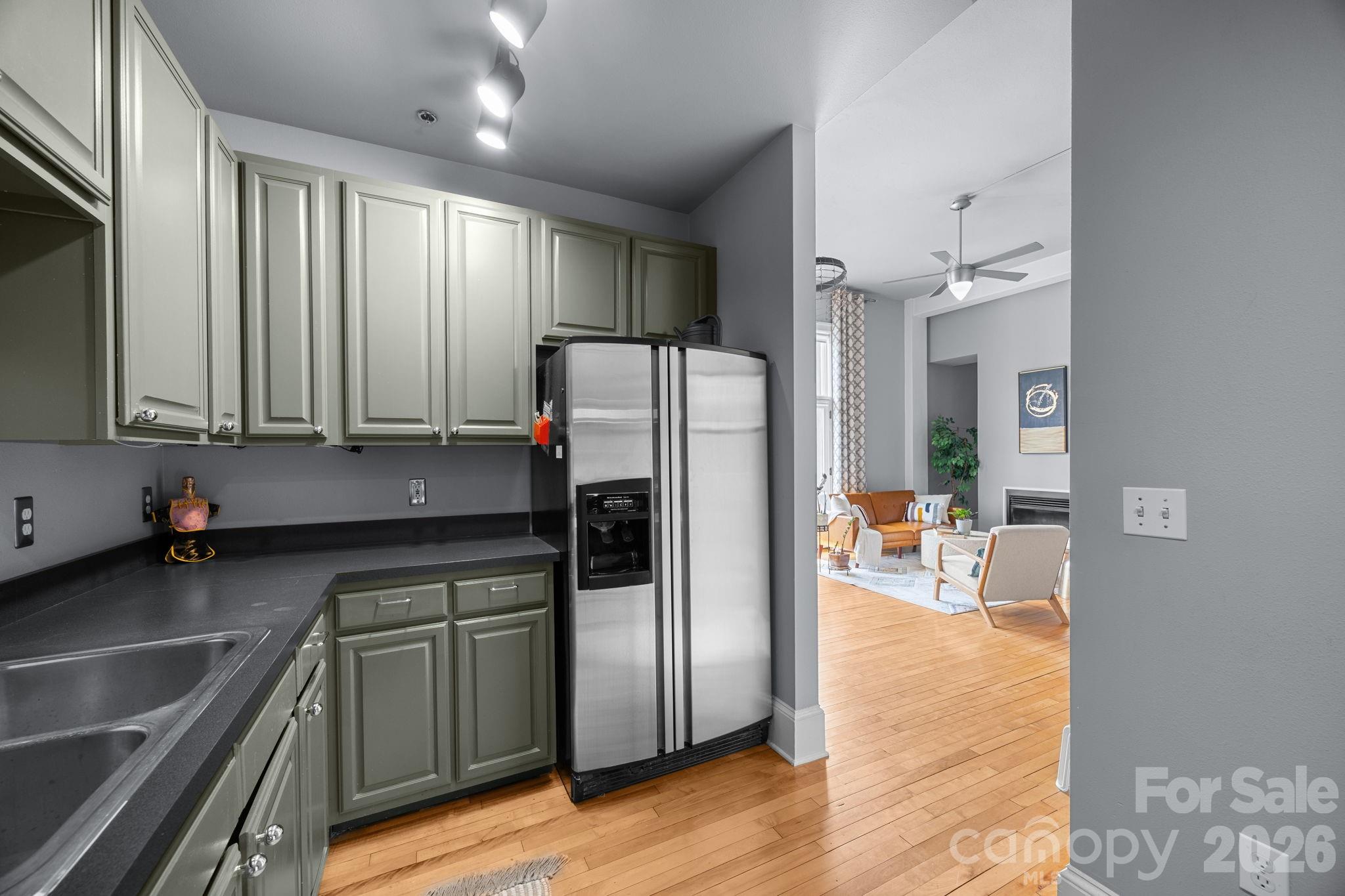 84 W Walnut Street Unit: 405