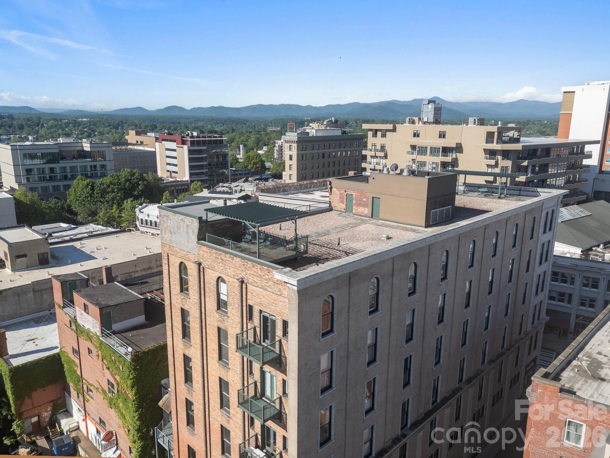 84 W Walnut Street Unit: 405