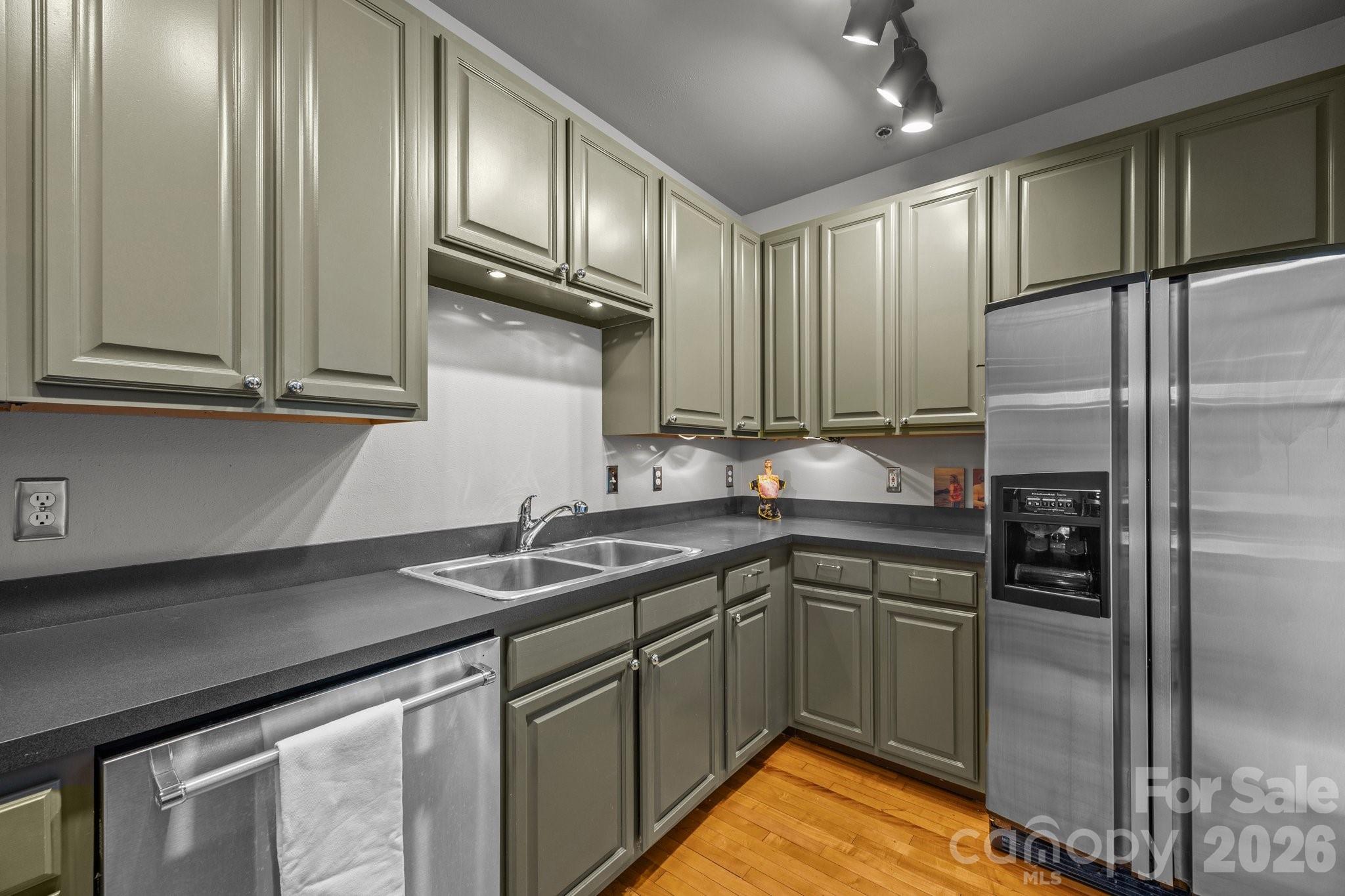 84 W Walnut Street Unit: 405