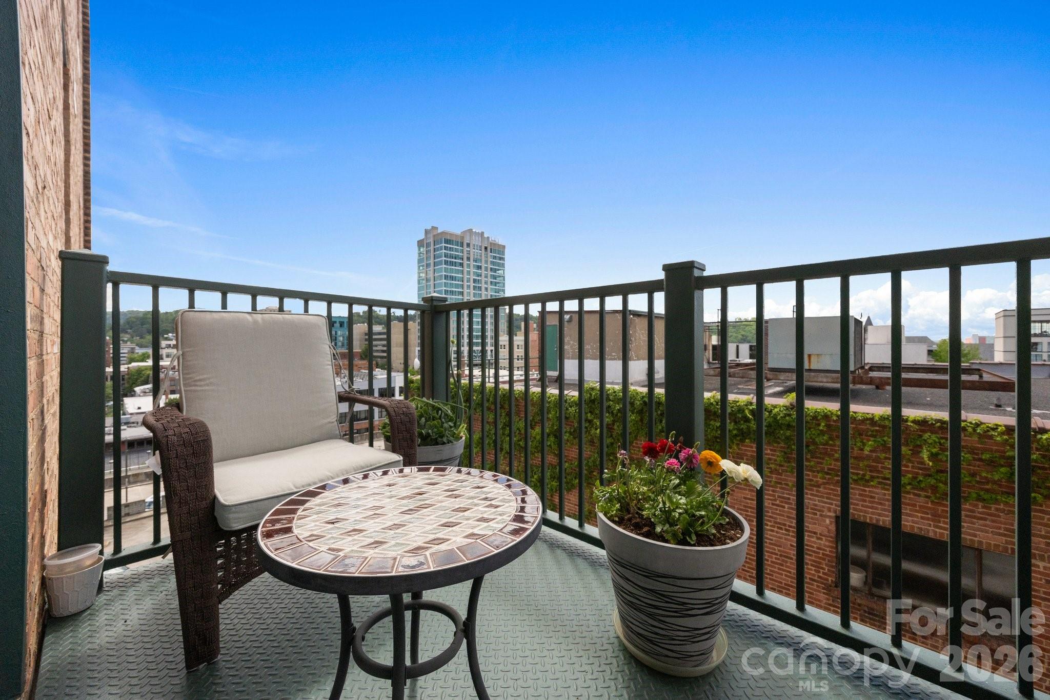 84 W Walnut Street Unit: 405