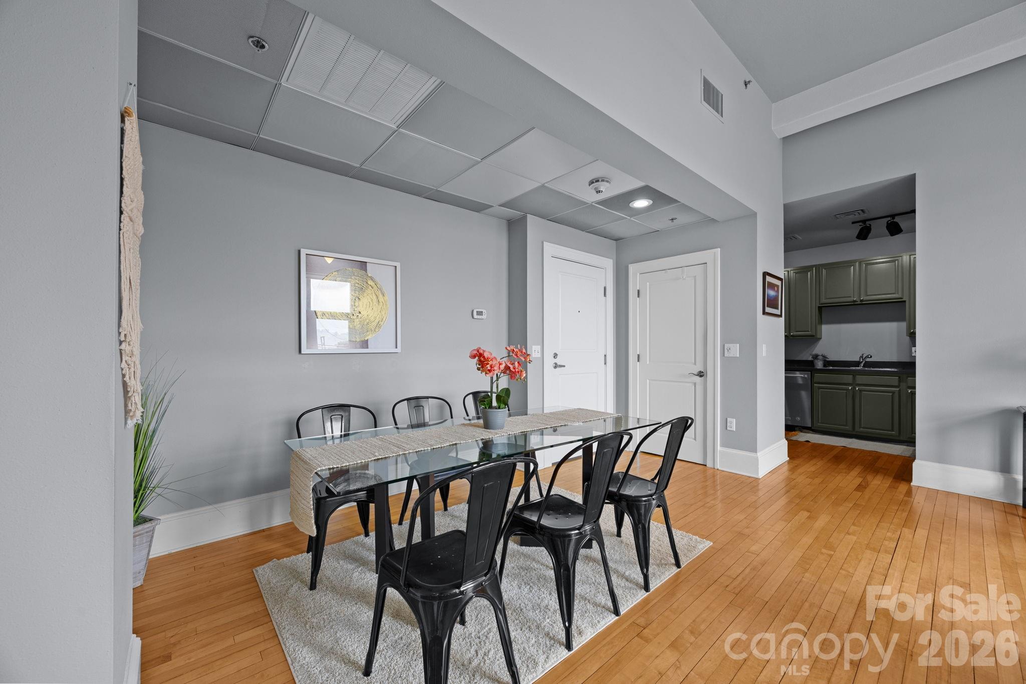 84 W Walnut Street Unit: 405