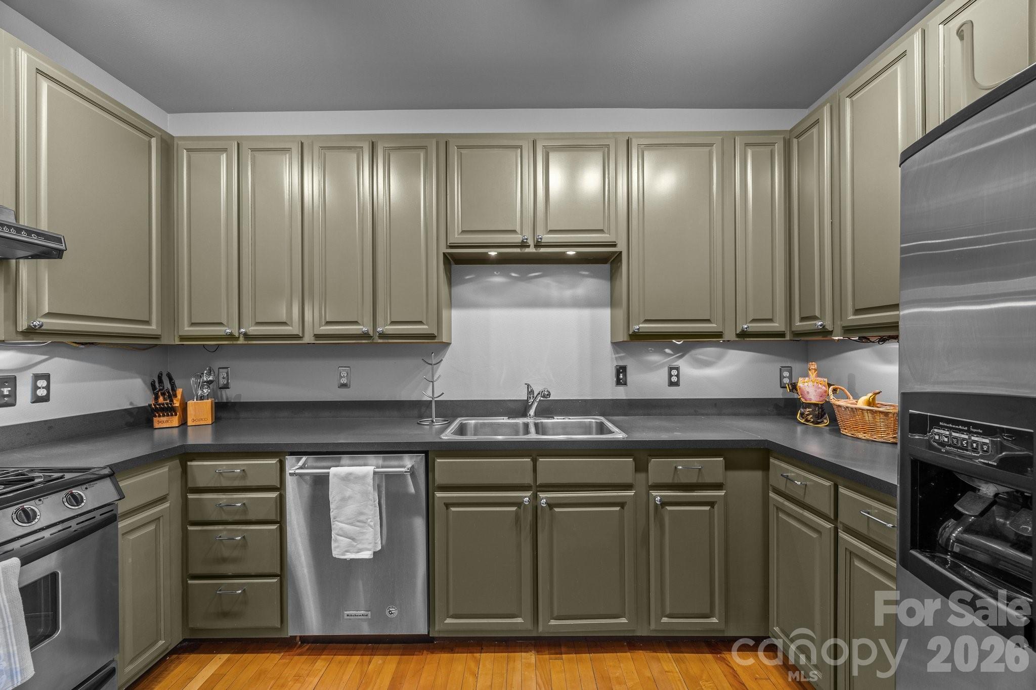 84 W Walnut Street Unit: 405