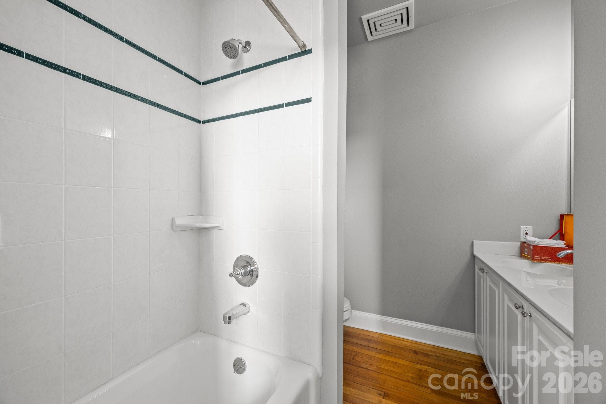 84 W Walnut Street Unit: 405