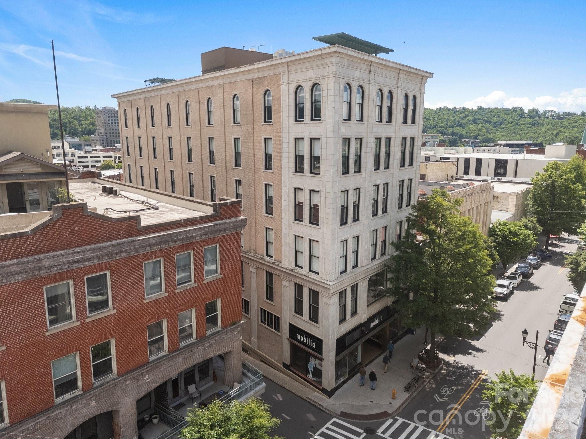 84 W Walnut Street Unit: 405