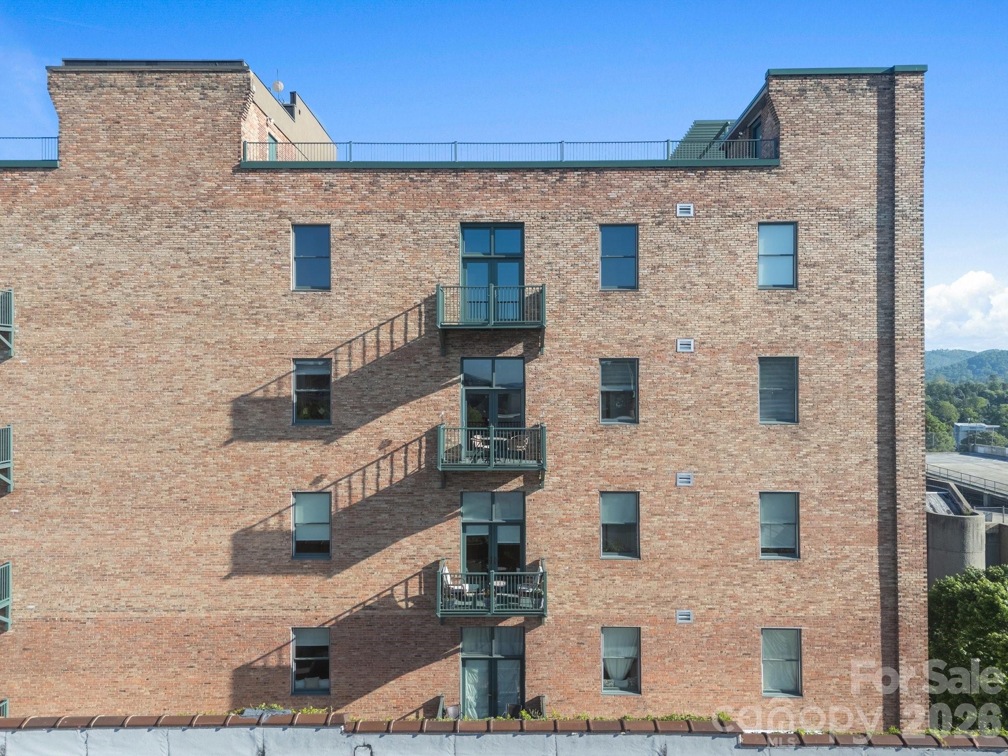 84 W Walnut Street Unit: 405