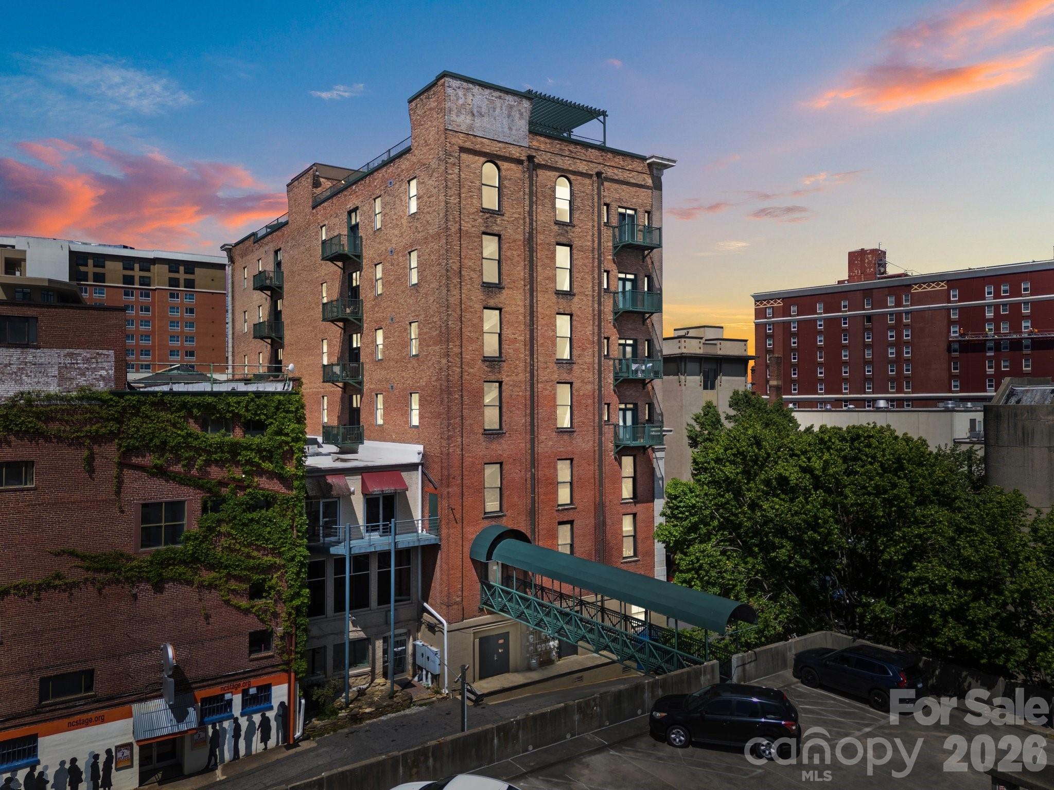 84 W Walnut Street Unit: 405