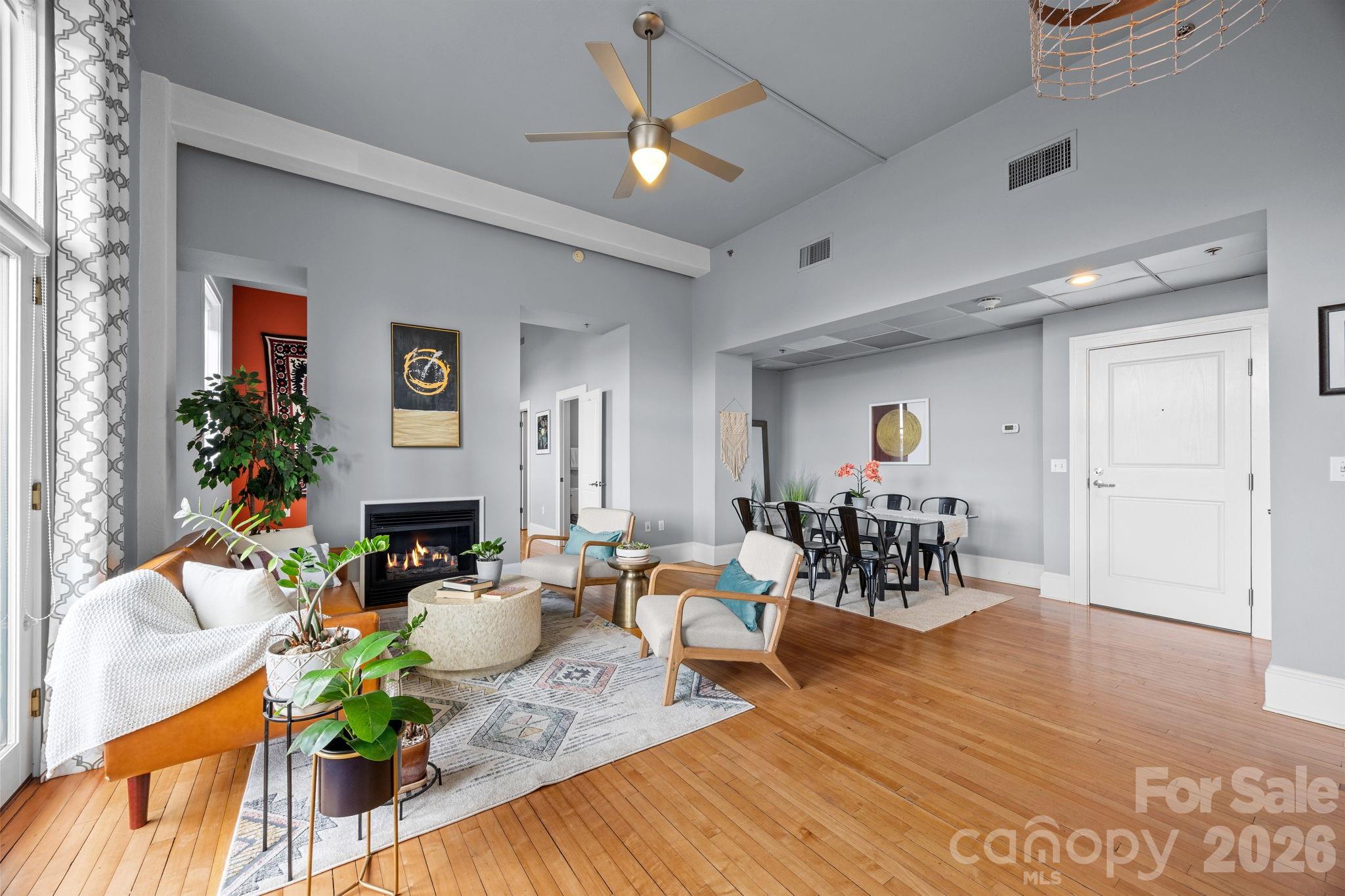 84 W Walnut Street Unit: 405