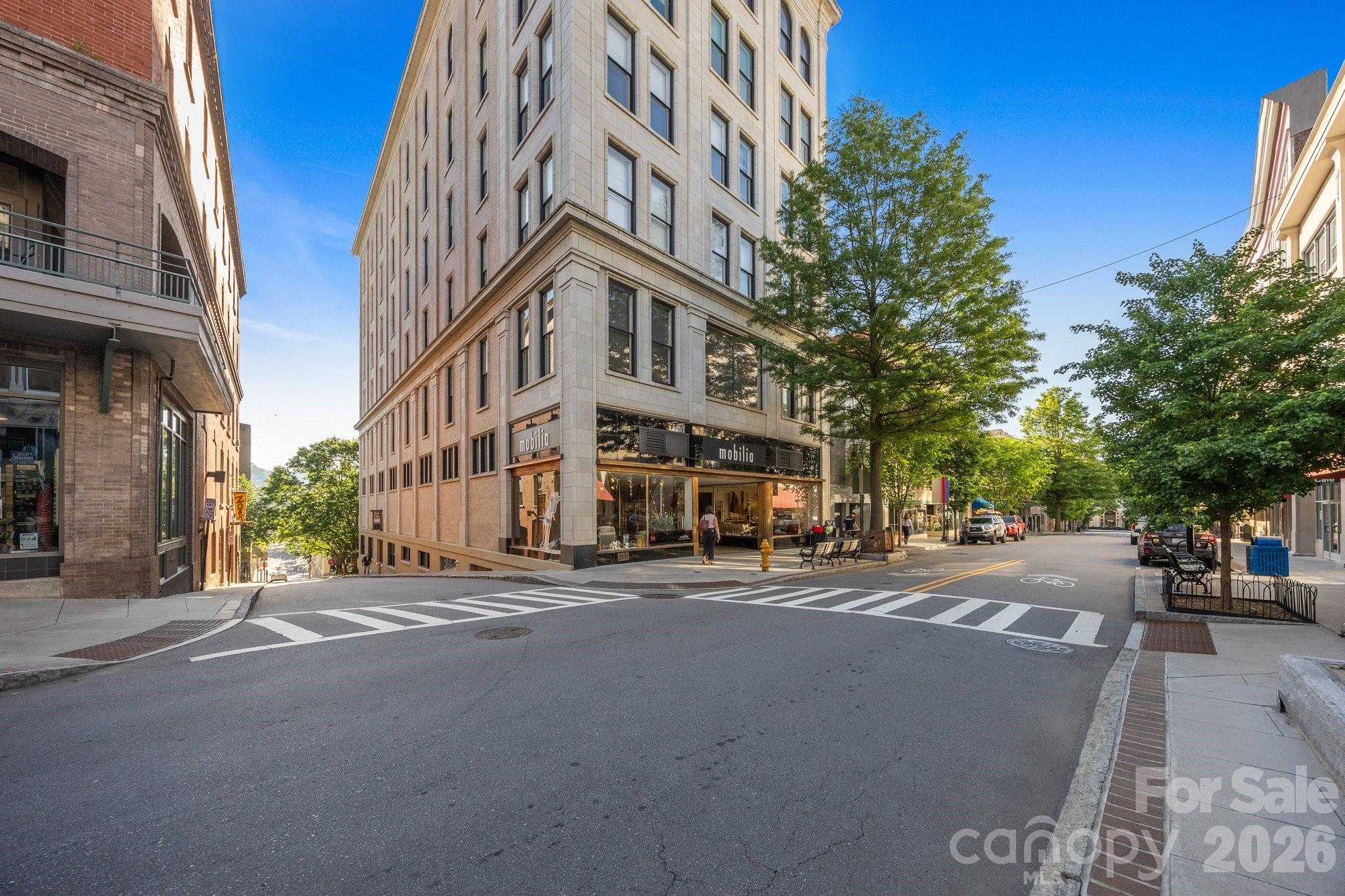 84 W Walnut Street Unit: 405