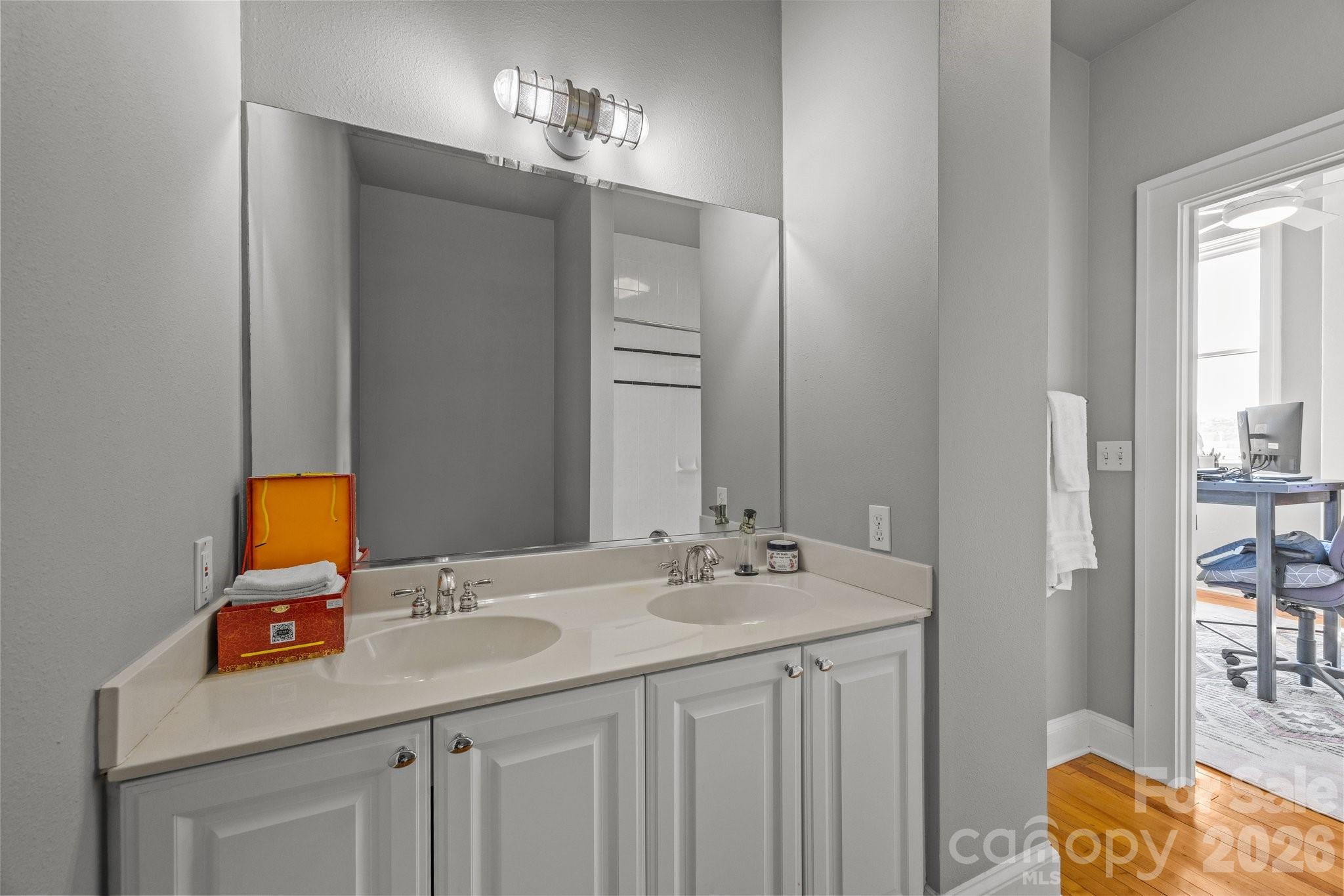 84 W Walnut Street Unit: 405