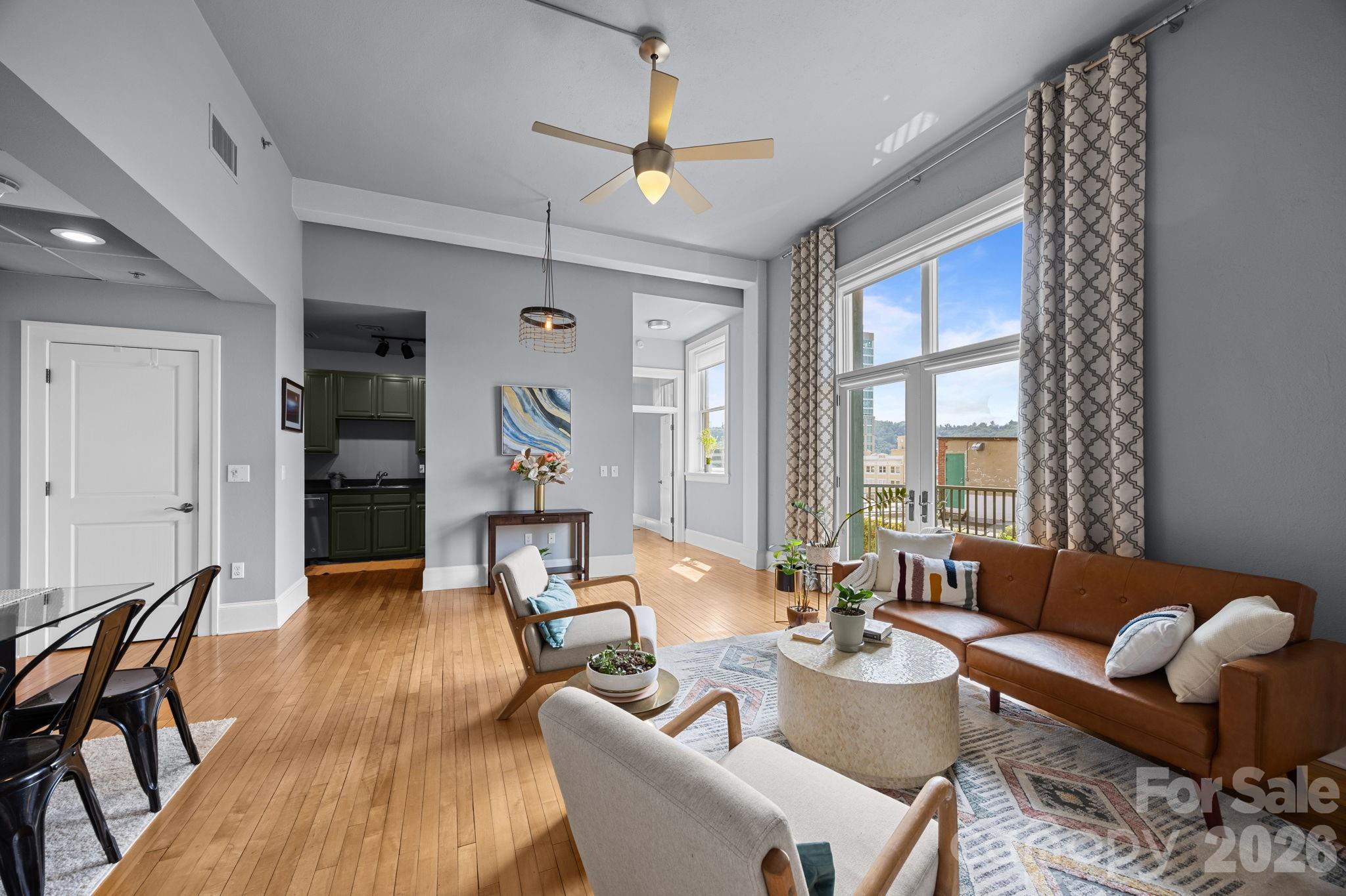 84 W Walnut Street Unit: 405