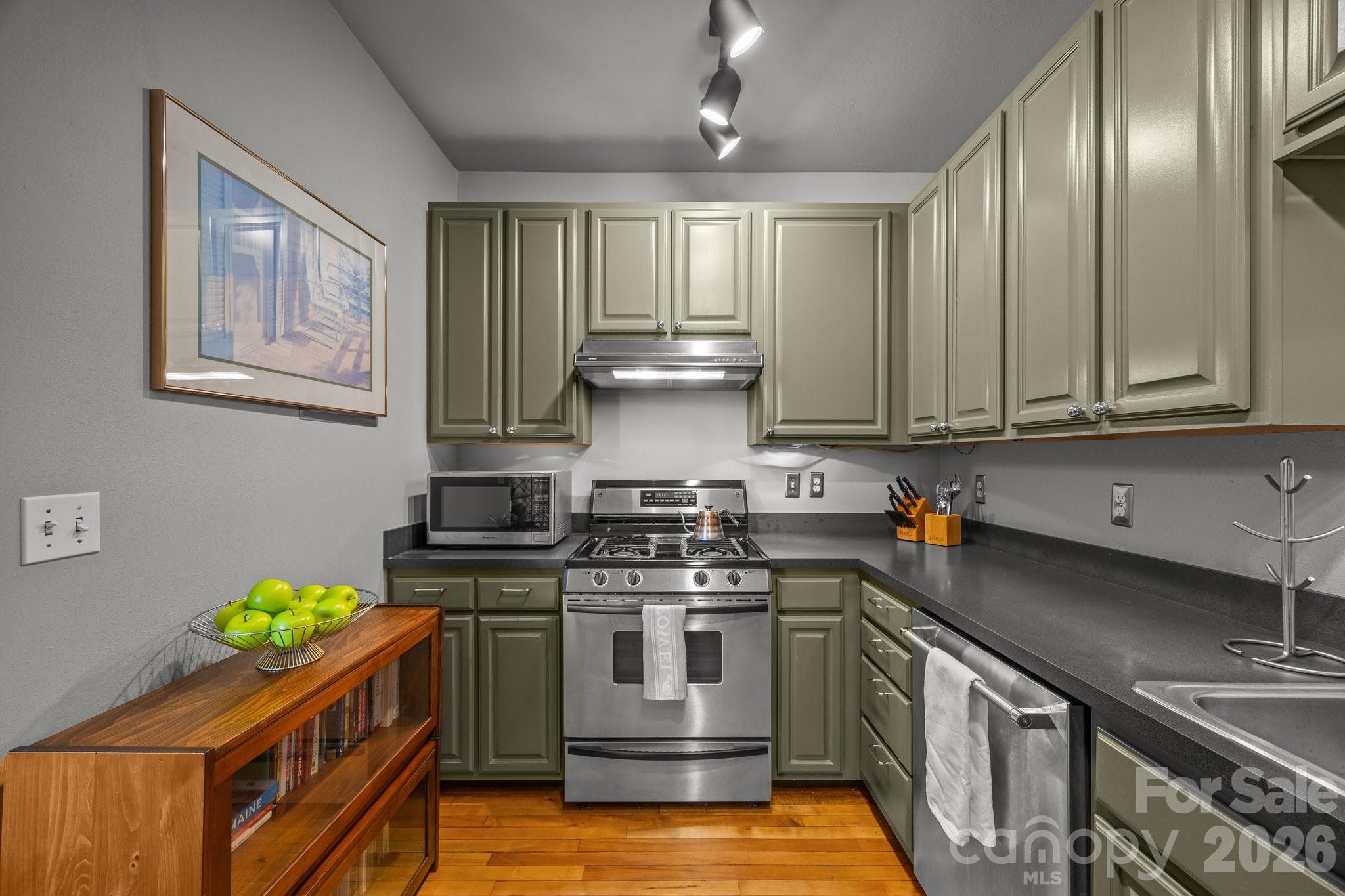 84 W Walnut Street Unit: 405
