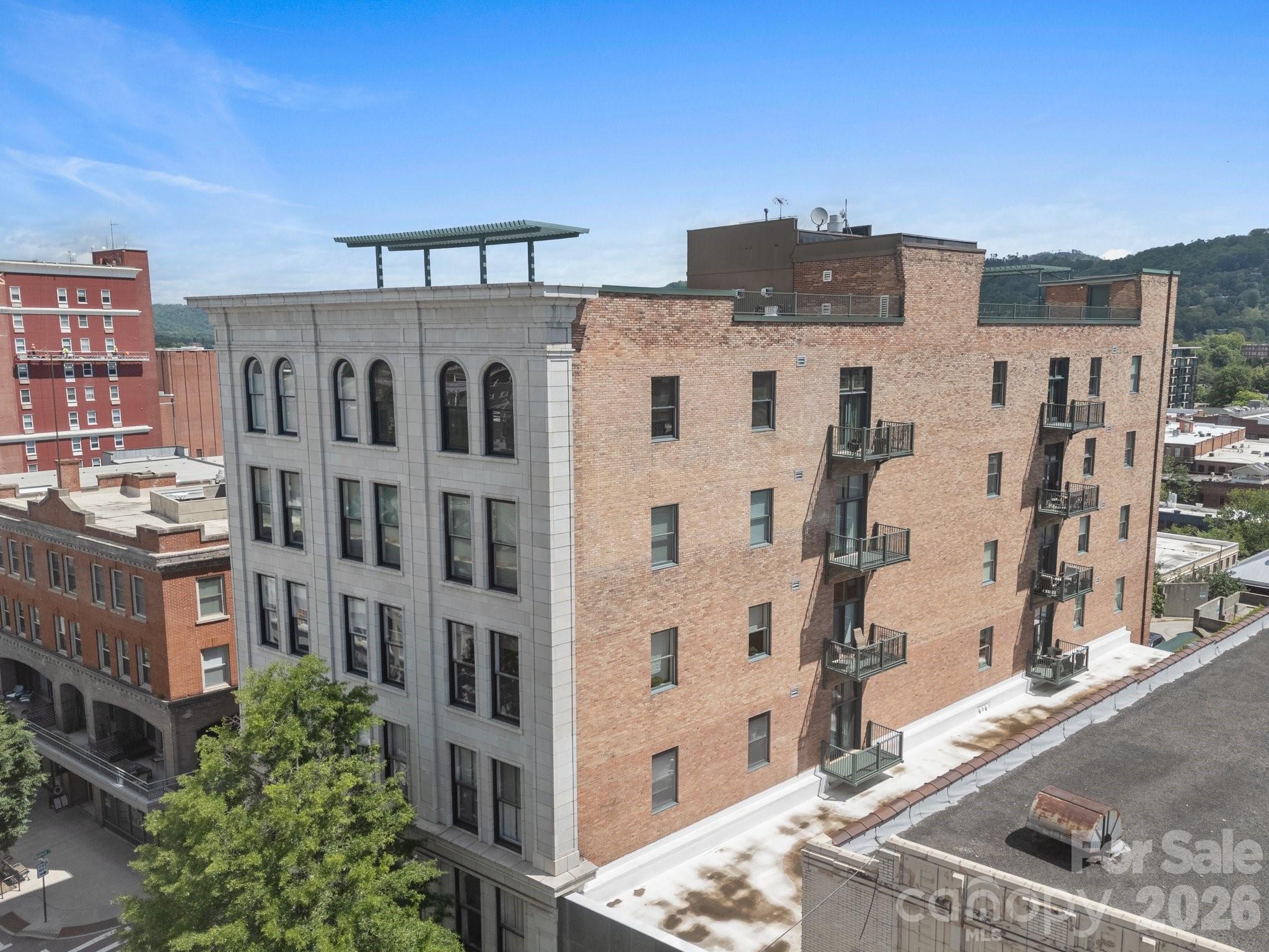 84 W Walnut Street Unit: 405