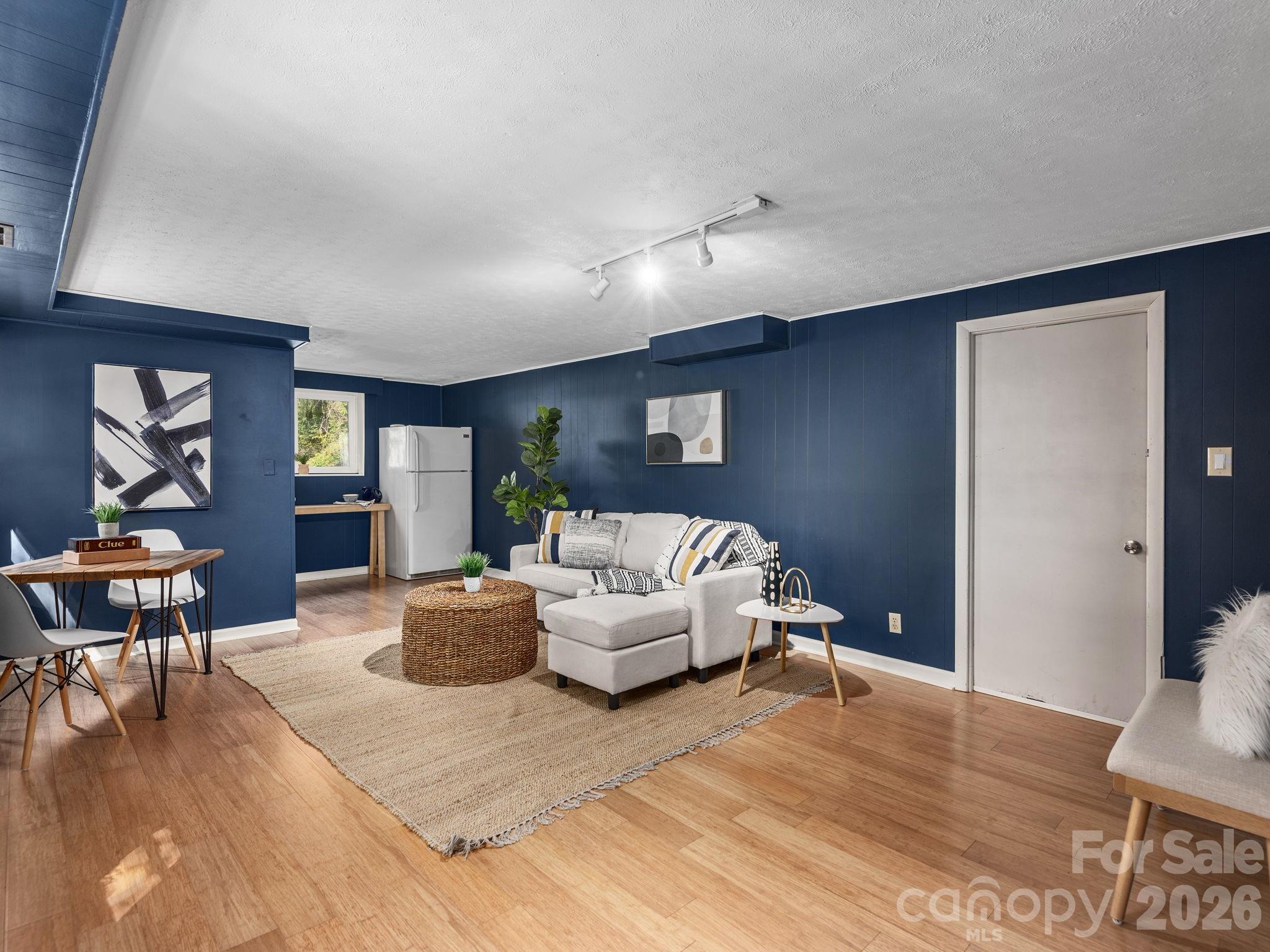 8 Fernlawn Road