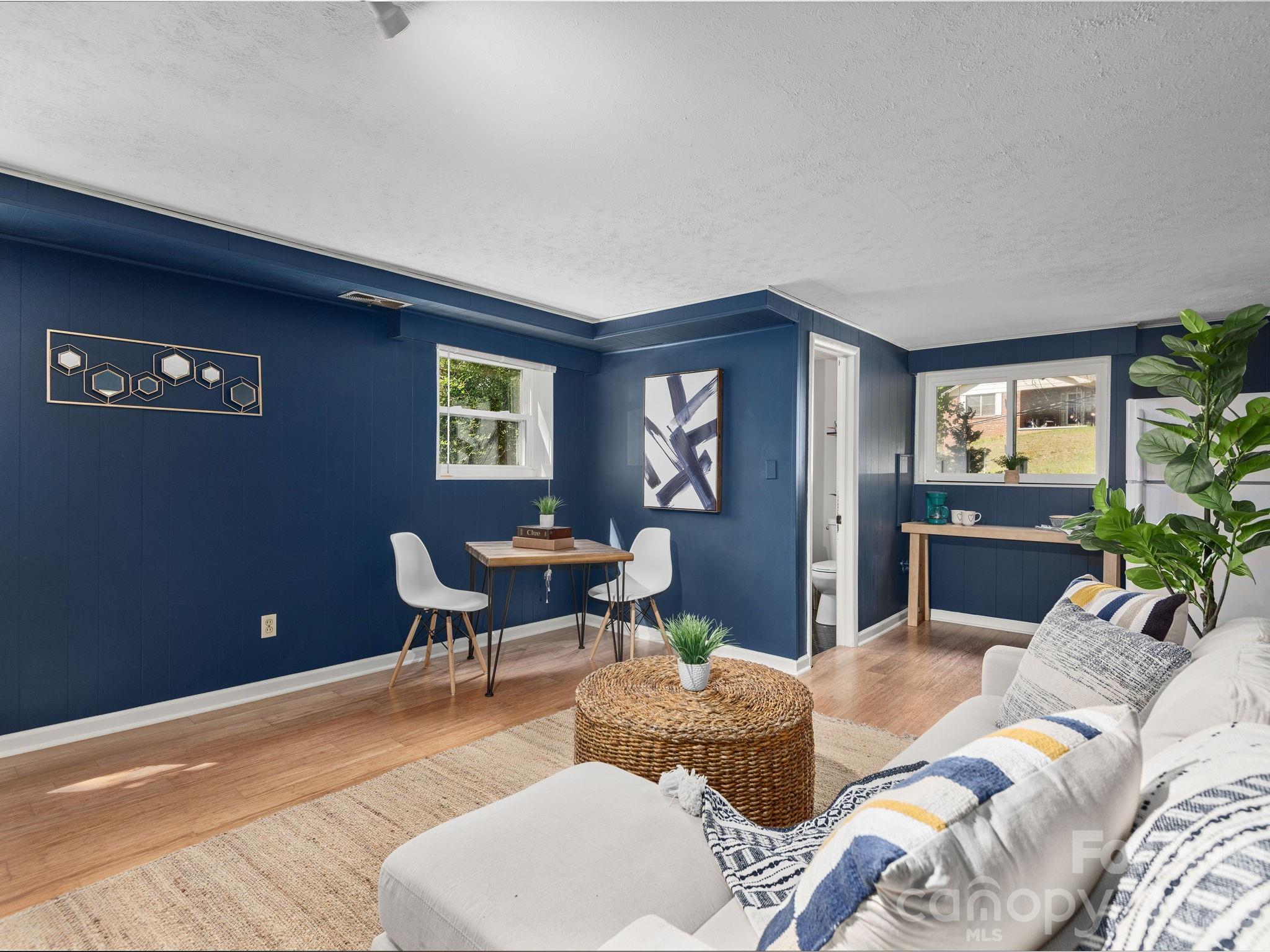 8 Fernlawn Road