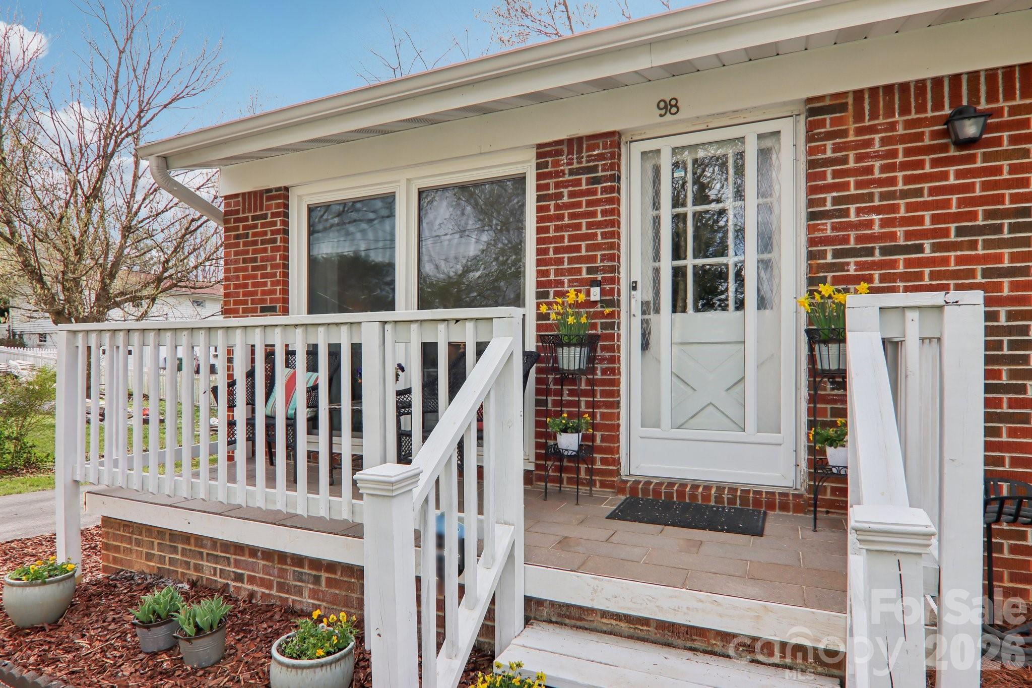 98 Oak Knoll Road