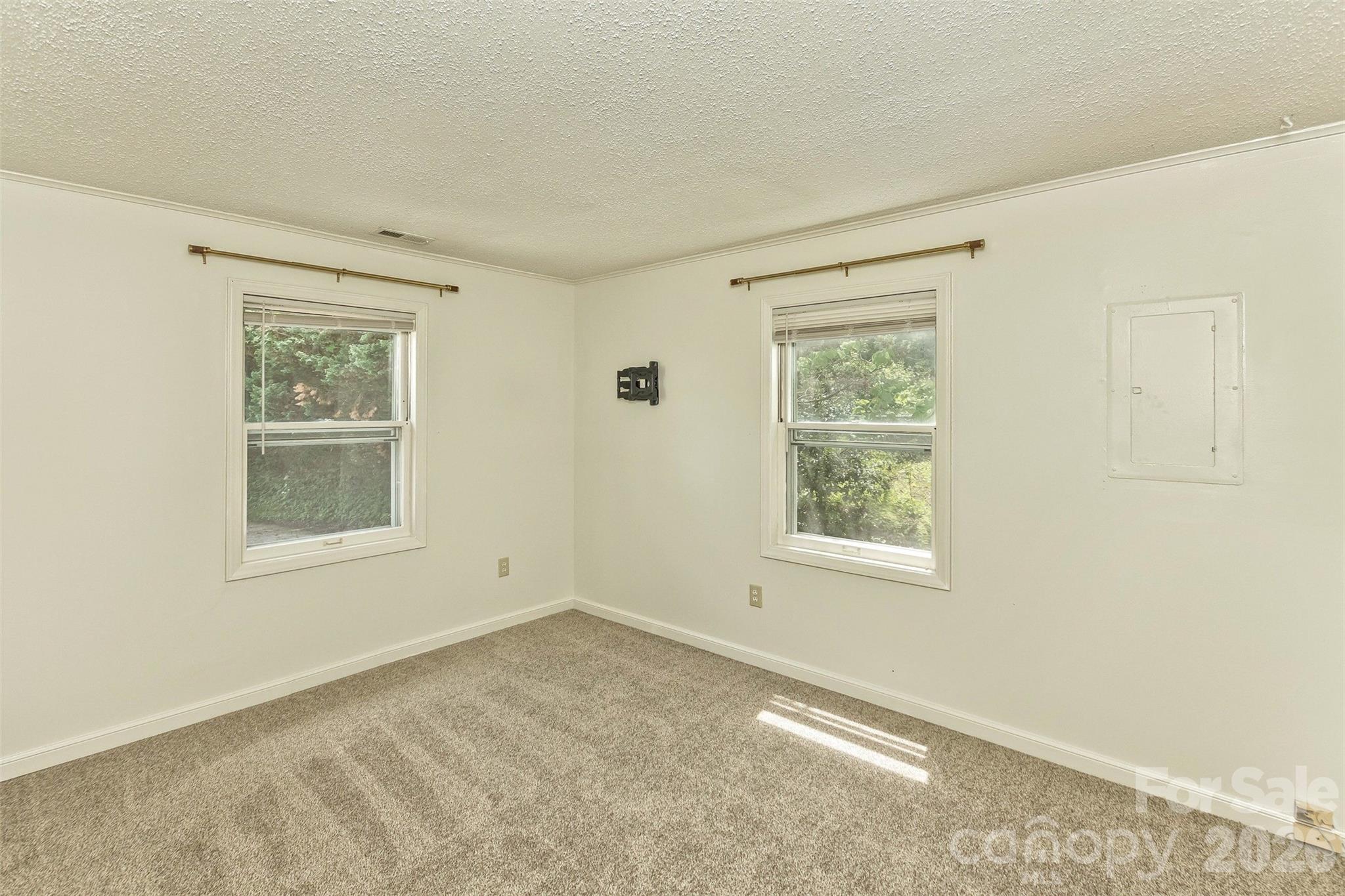 7 Teaneck Circle