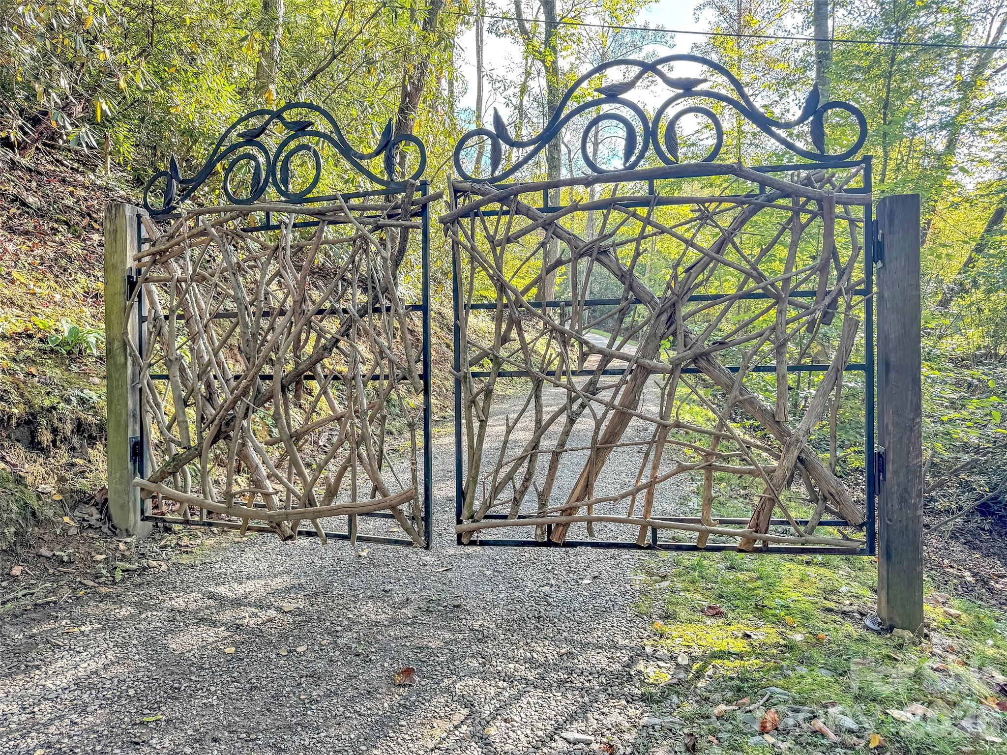535 Hemlock Loop