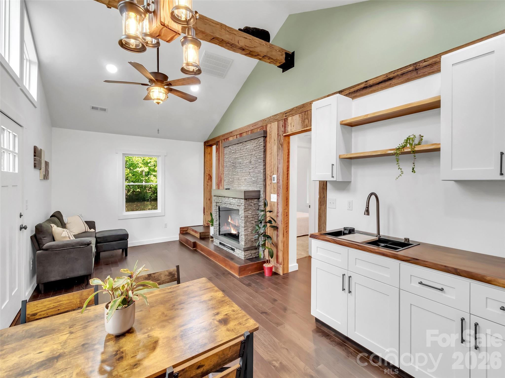 535 Hemlock Loop