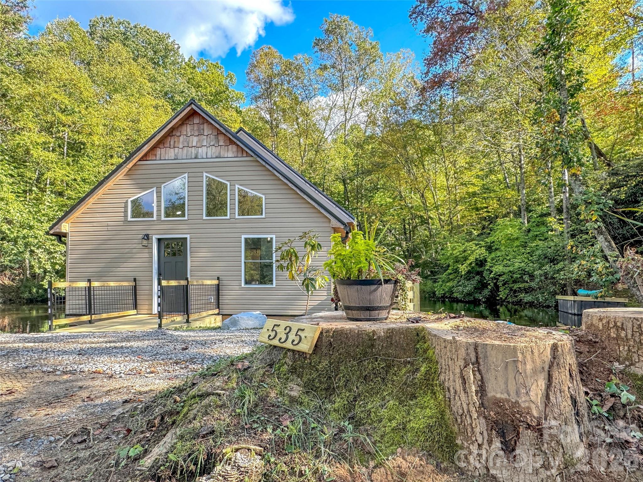 535 Hemlock Loop