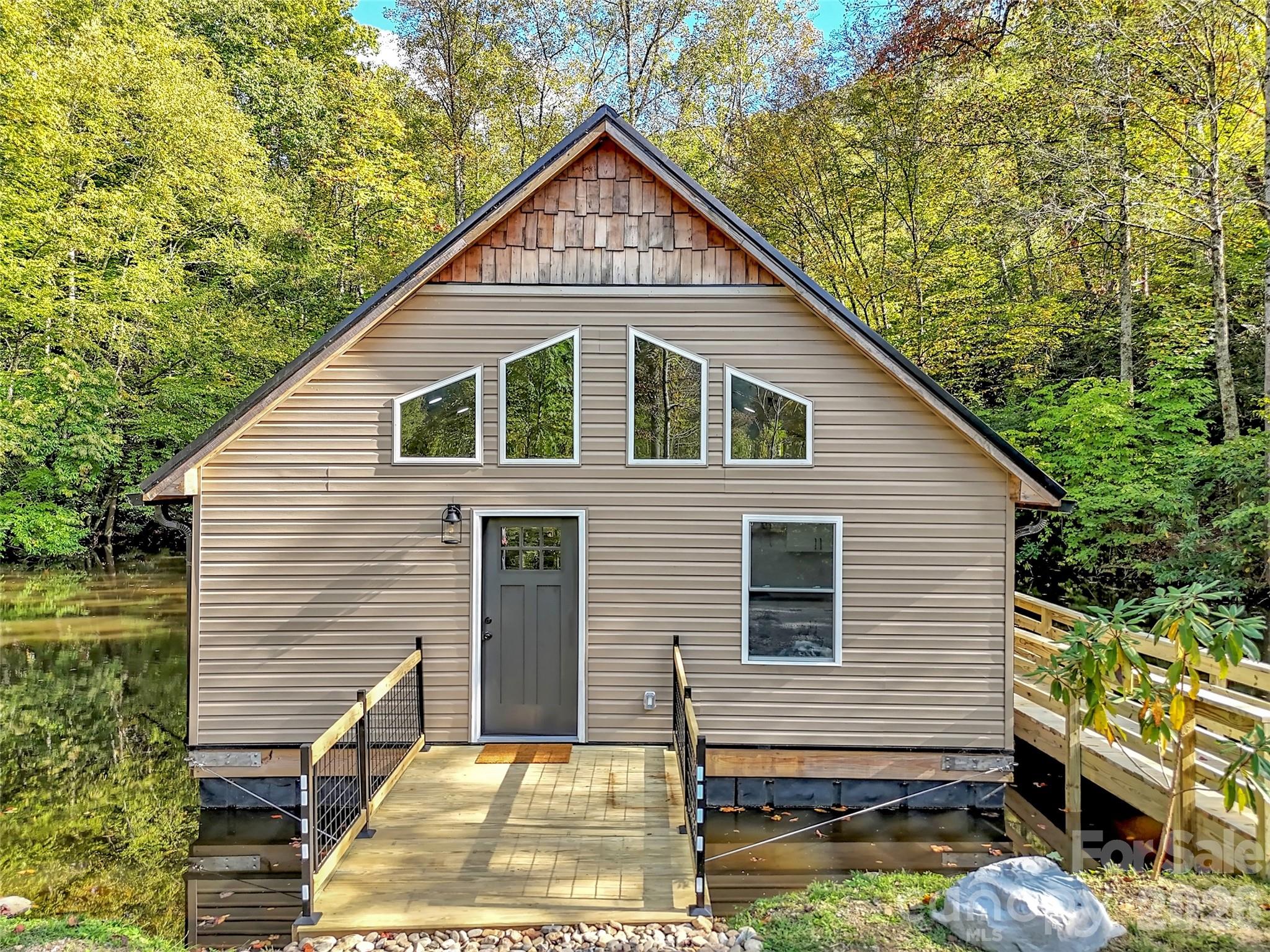 535 Hemlock Loop