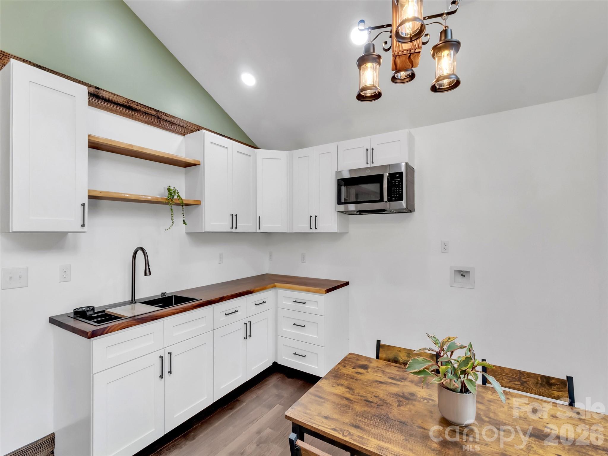 535 Hemlock Loop