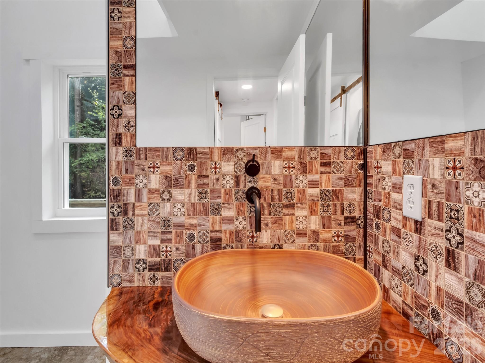 535 Hemlock Loop