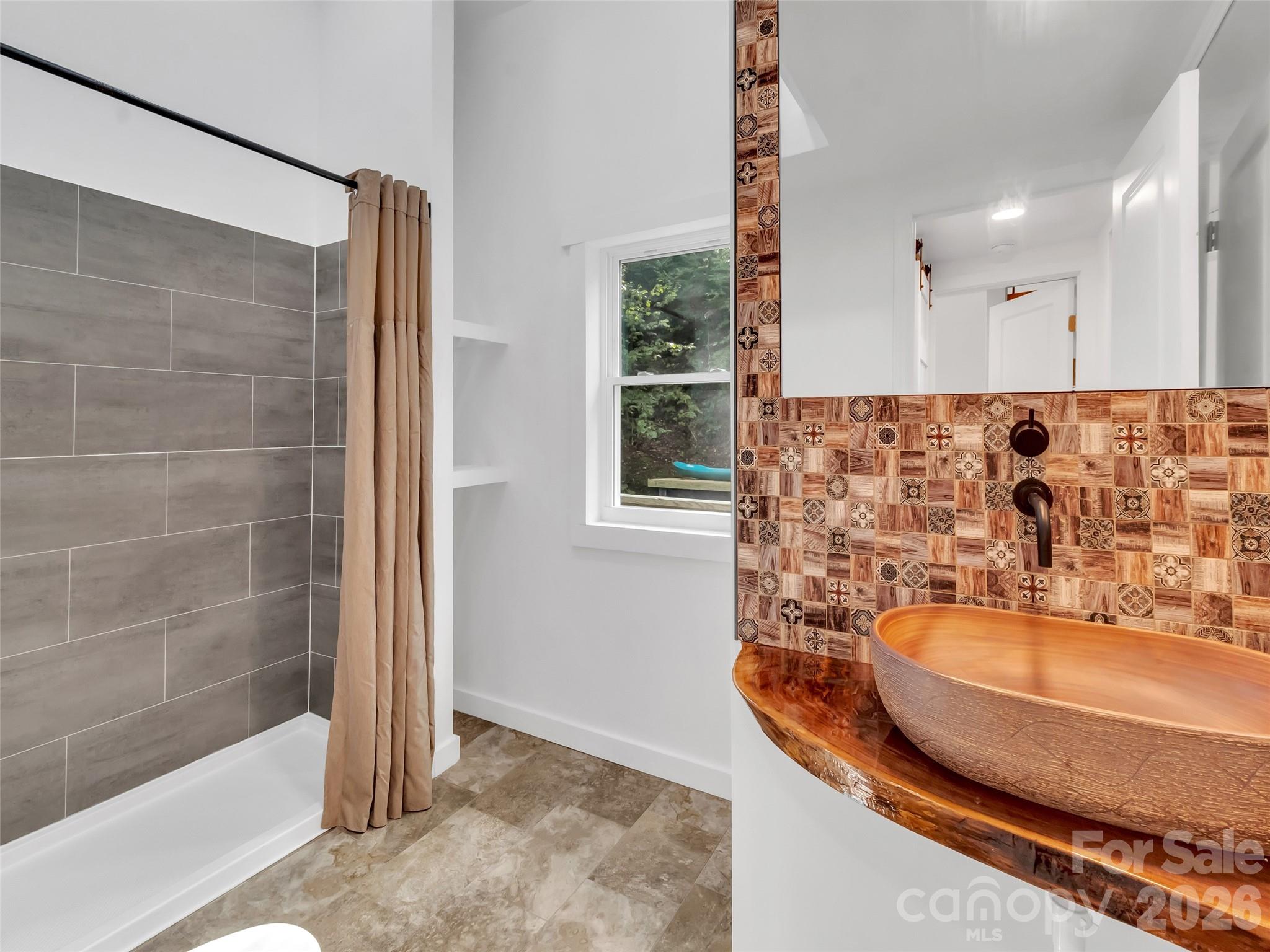 535 Hemlock Loop