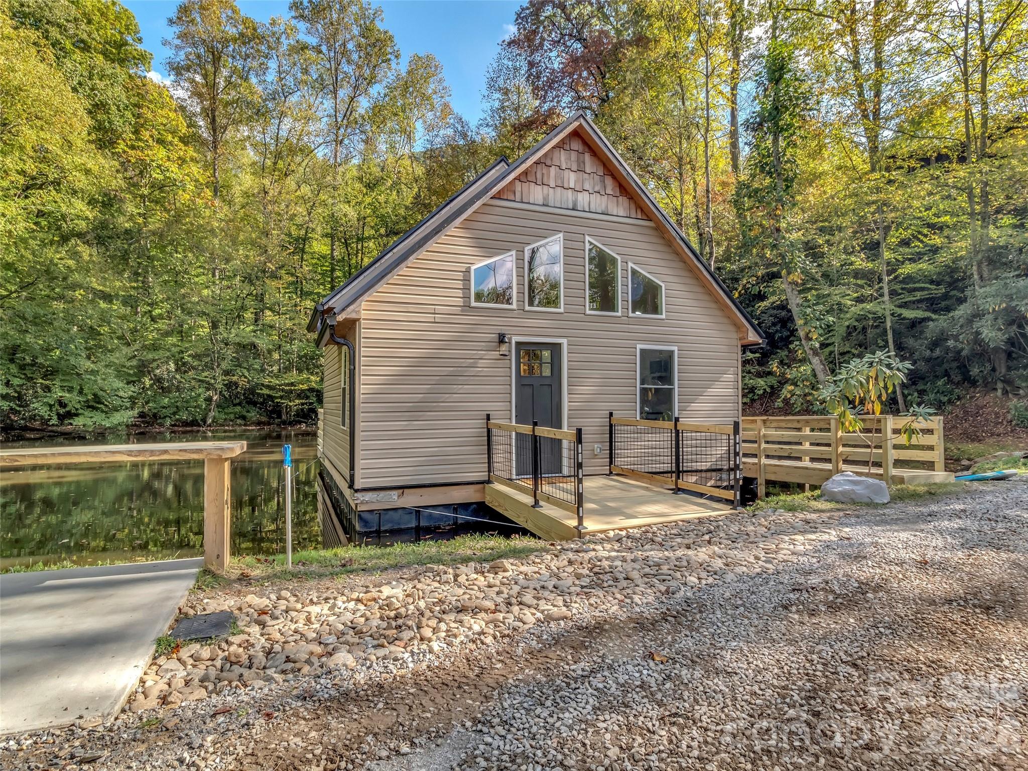 535 Hemlock Loop