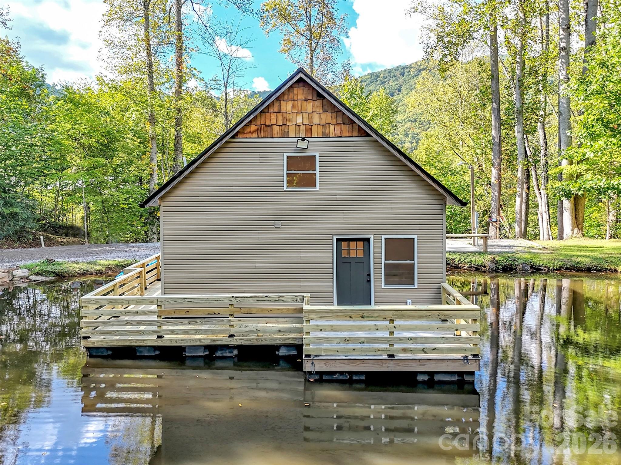 535 Hemlock Loop