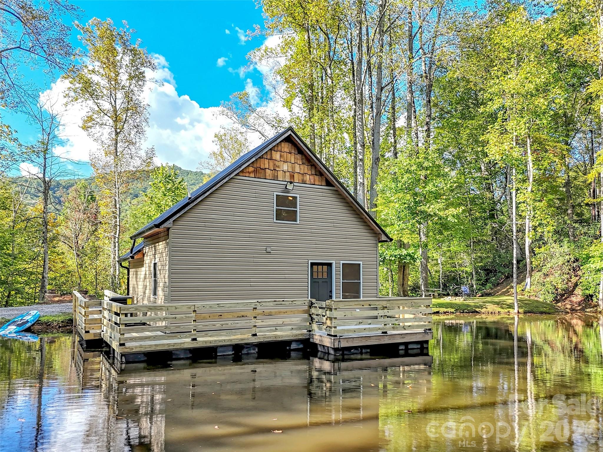 535 Hemlock Loop